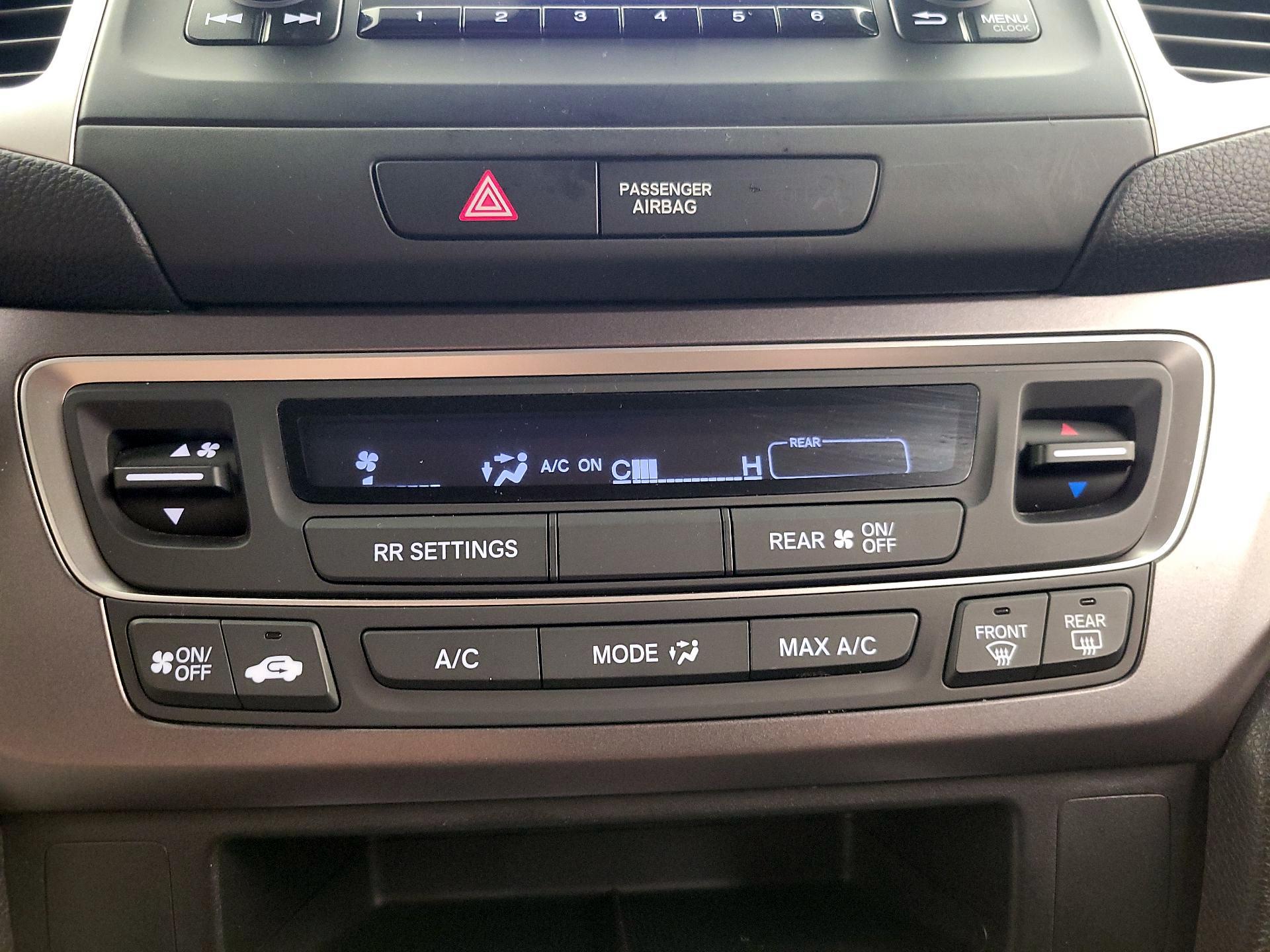 Thumbnail: 2019 Honda Pilot - 16