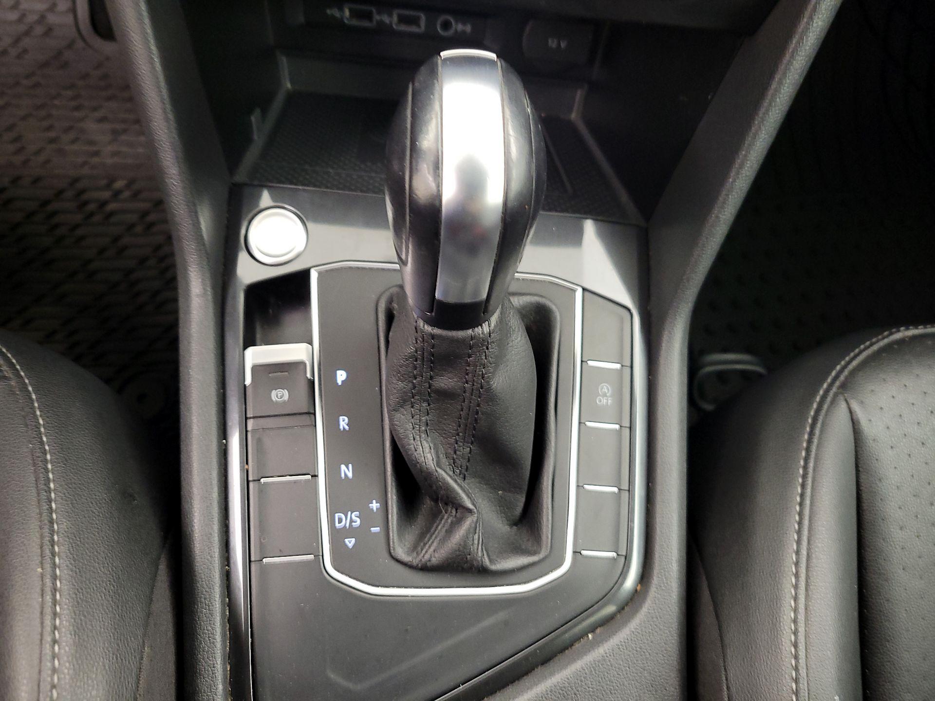 Thumbnail: 2020 Volkswagen Tiguan - 17