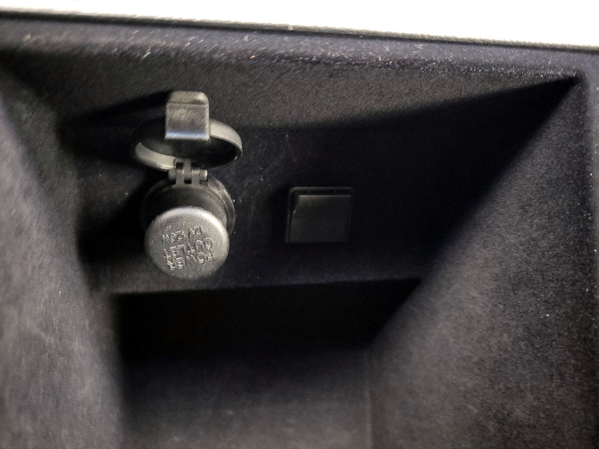 Thumbnail: 2017 INFINITI QX70 - 18