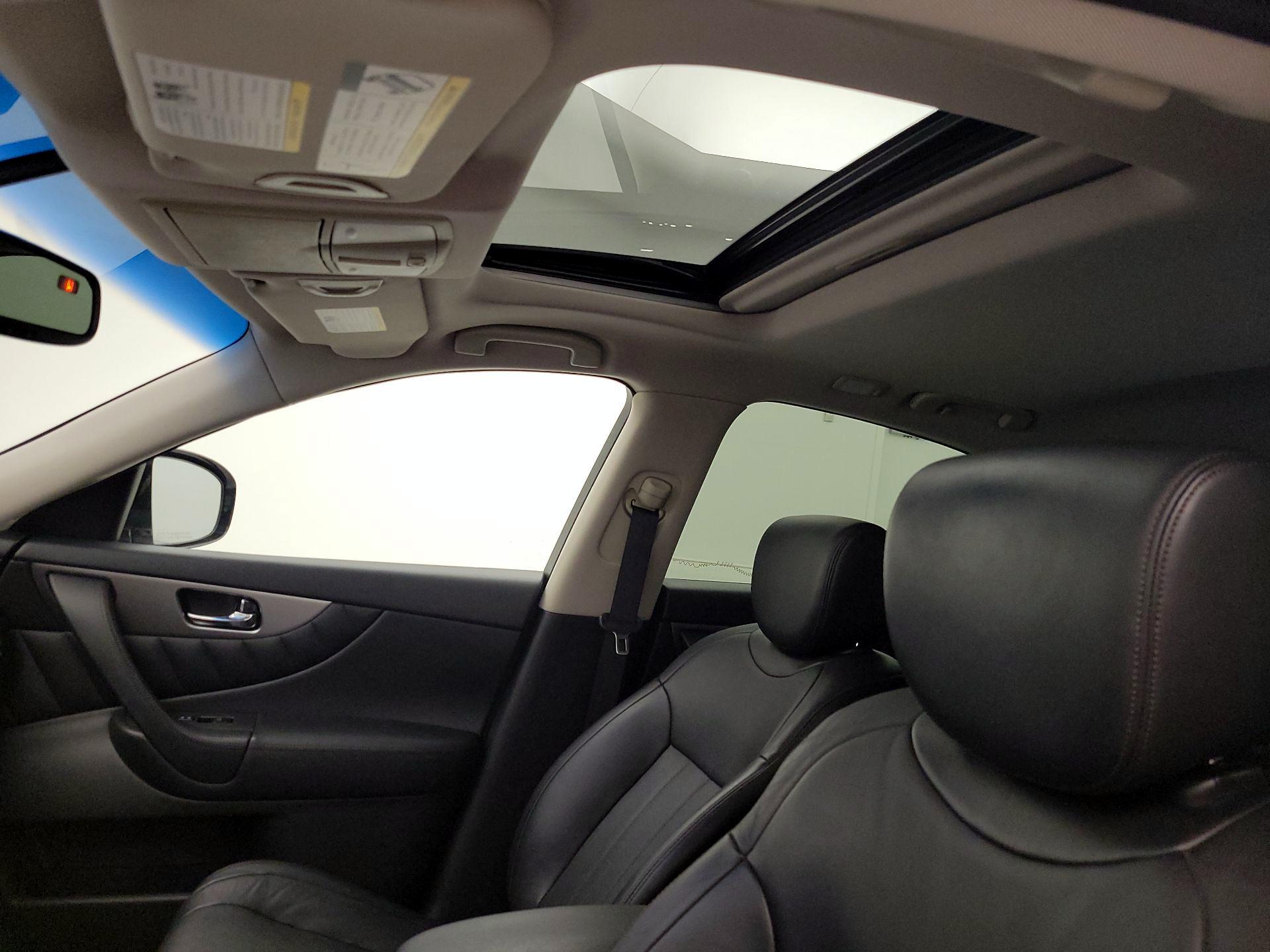 Thumbnail: 2017 INFINITI QX70 - 19