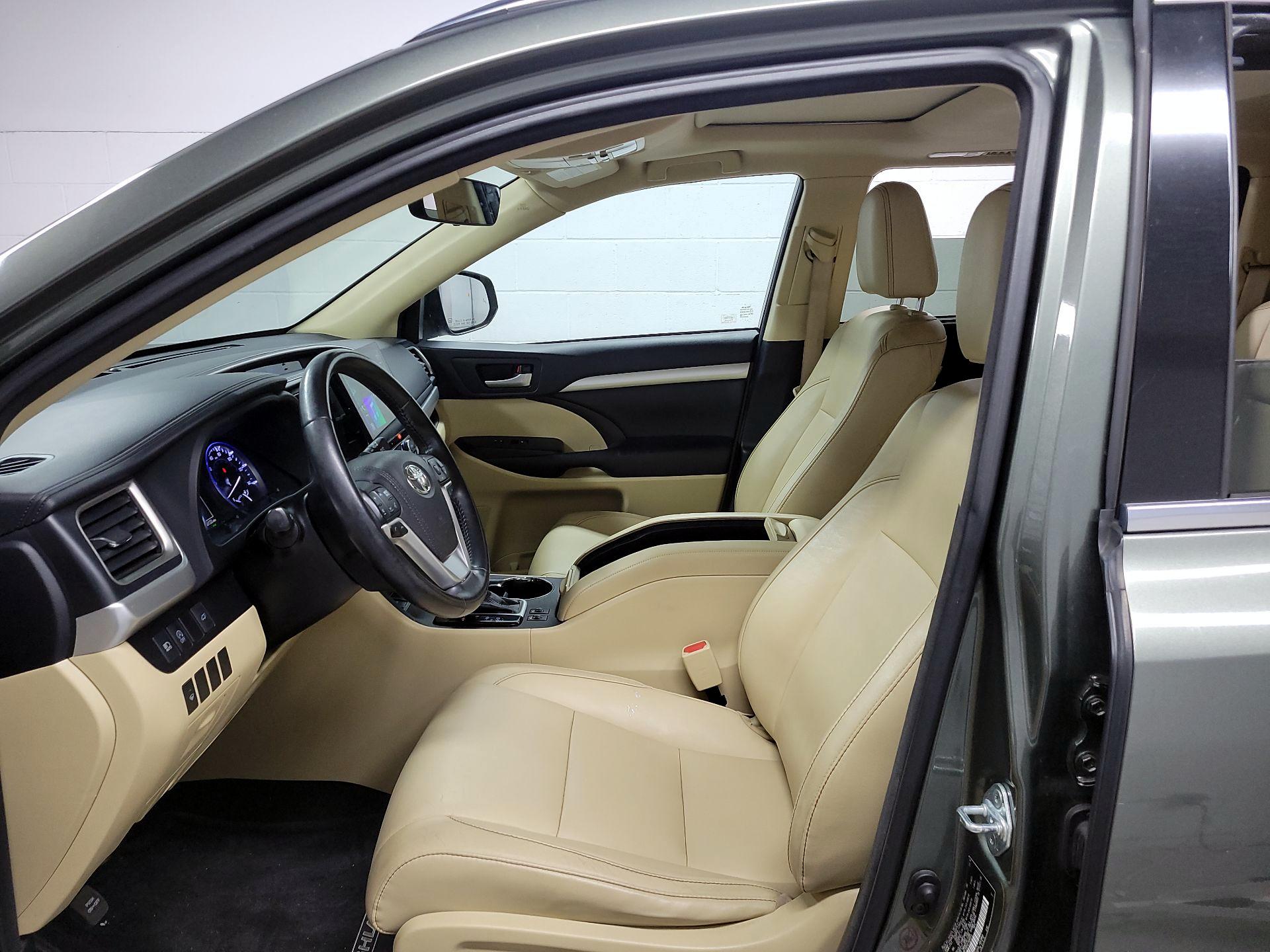 Thumbnail: 2017 Toyota Highlander - 11