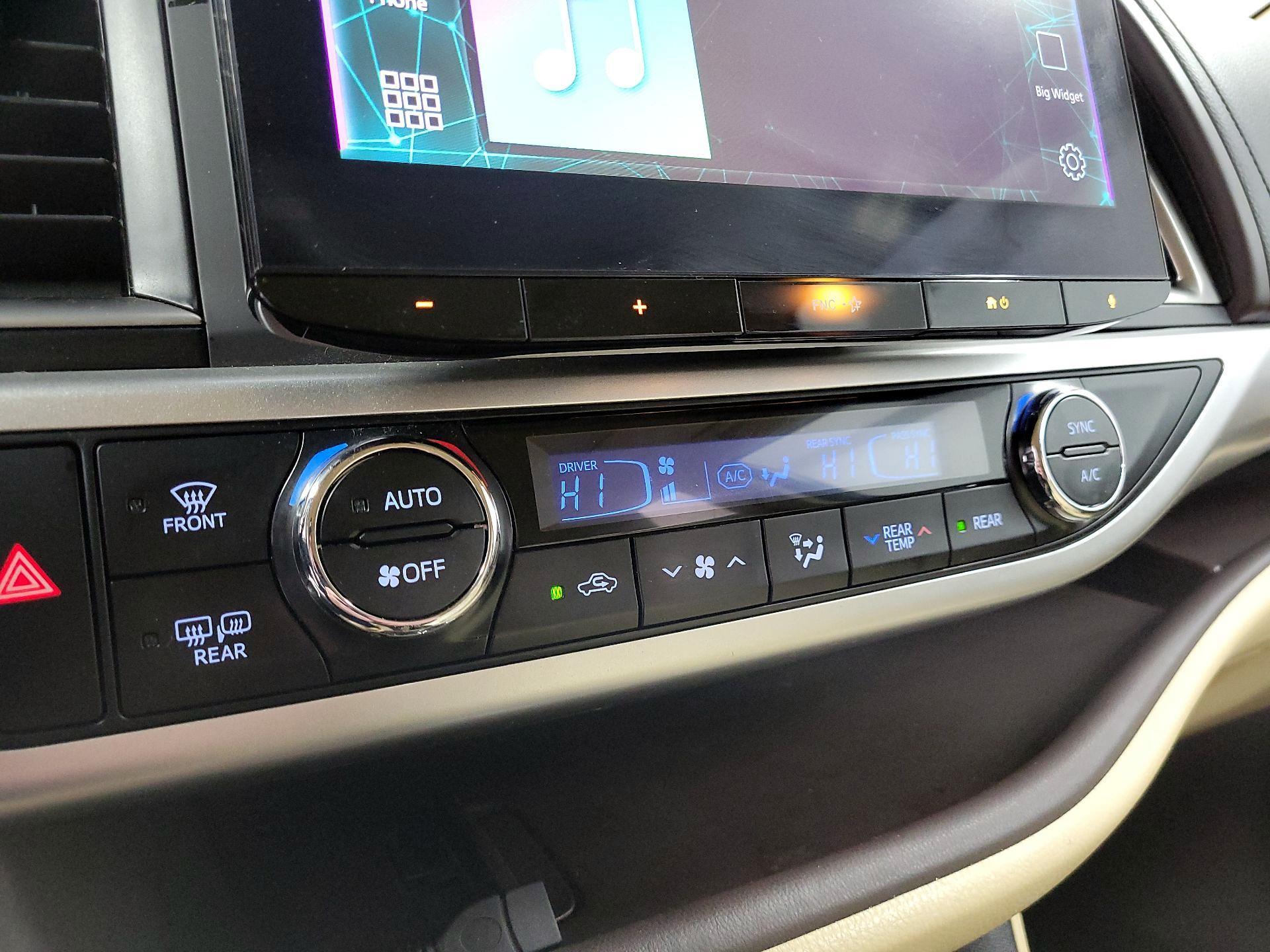 Thumbnail: 2017 Toyota Highlander - 16