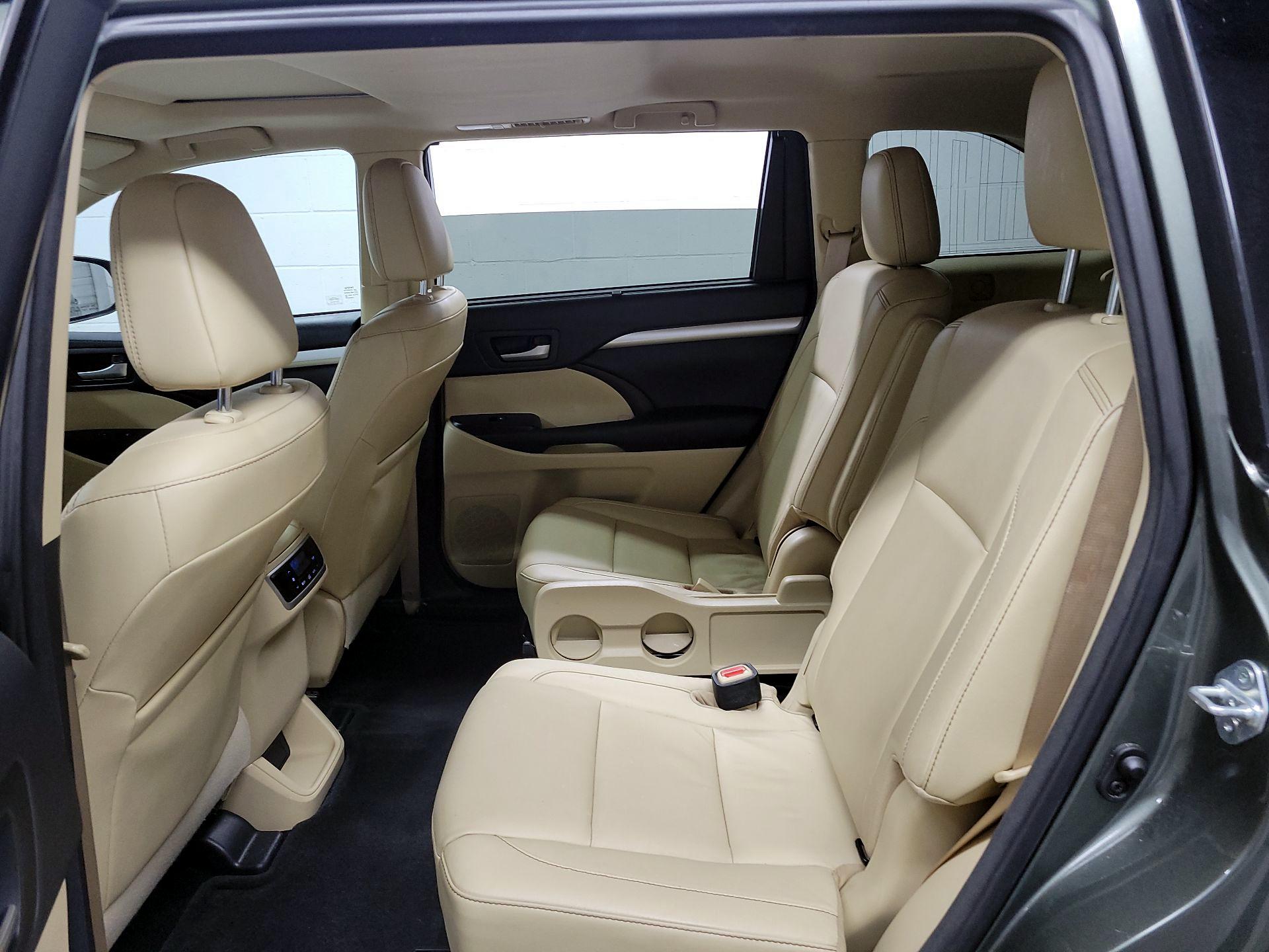 Thumbnail: 2017 Toyota Highlander - 18