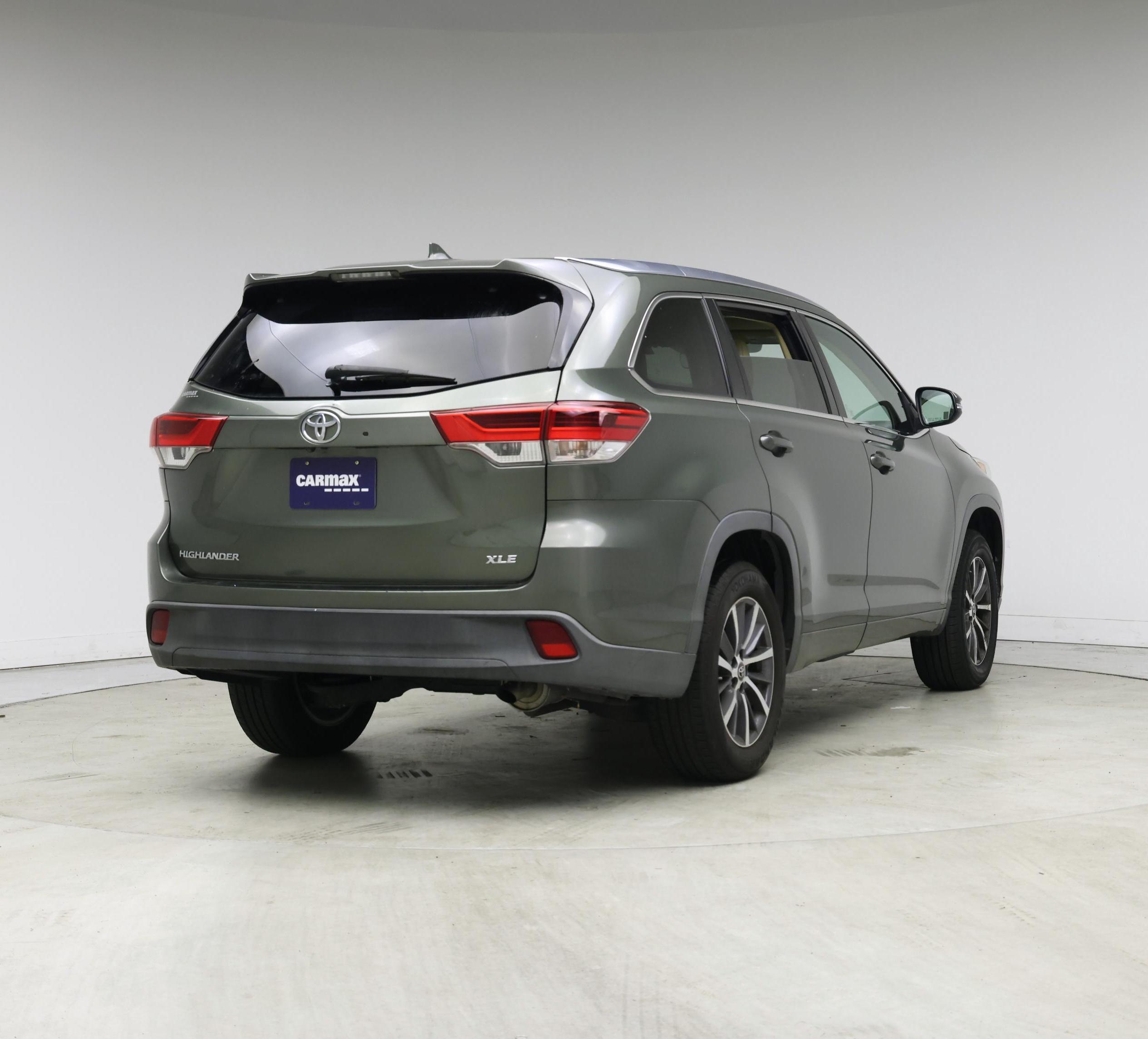 Thumbnail: 2017 Toyota Highlander - 8