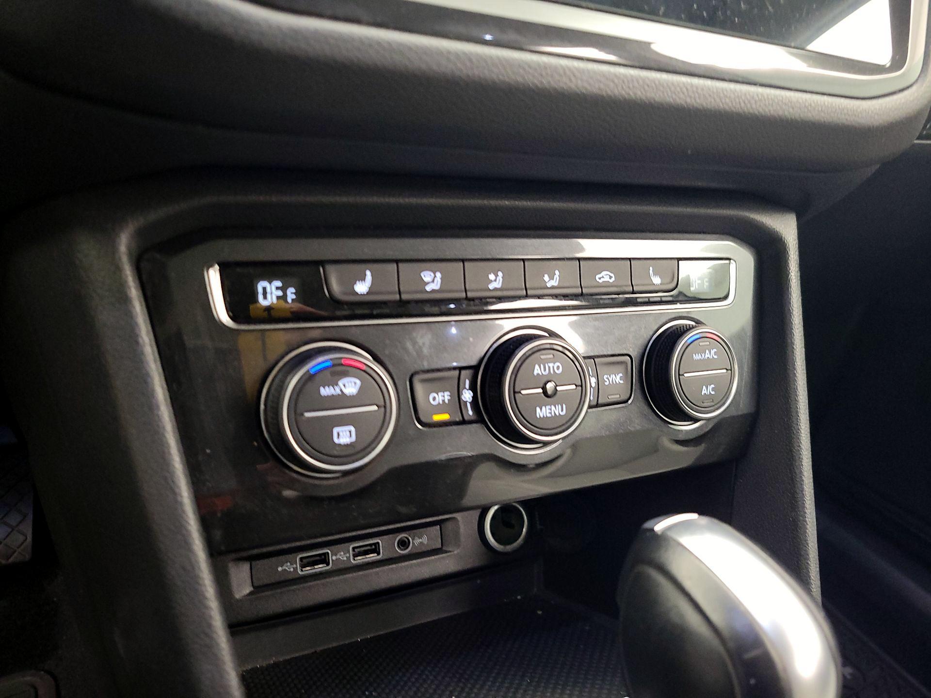 Thumbnail: 2018 Volkswagen Tiguan - 16