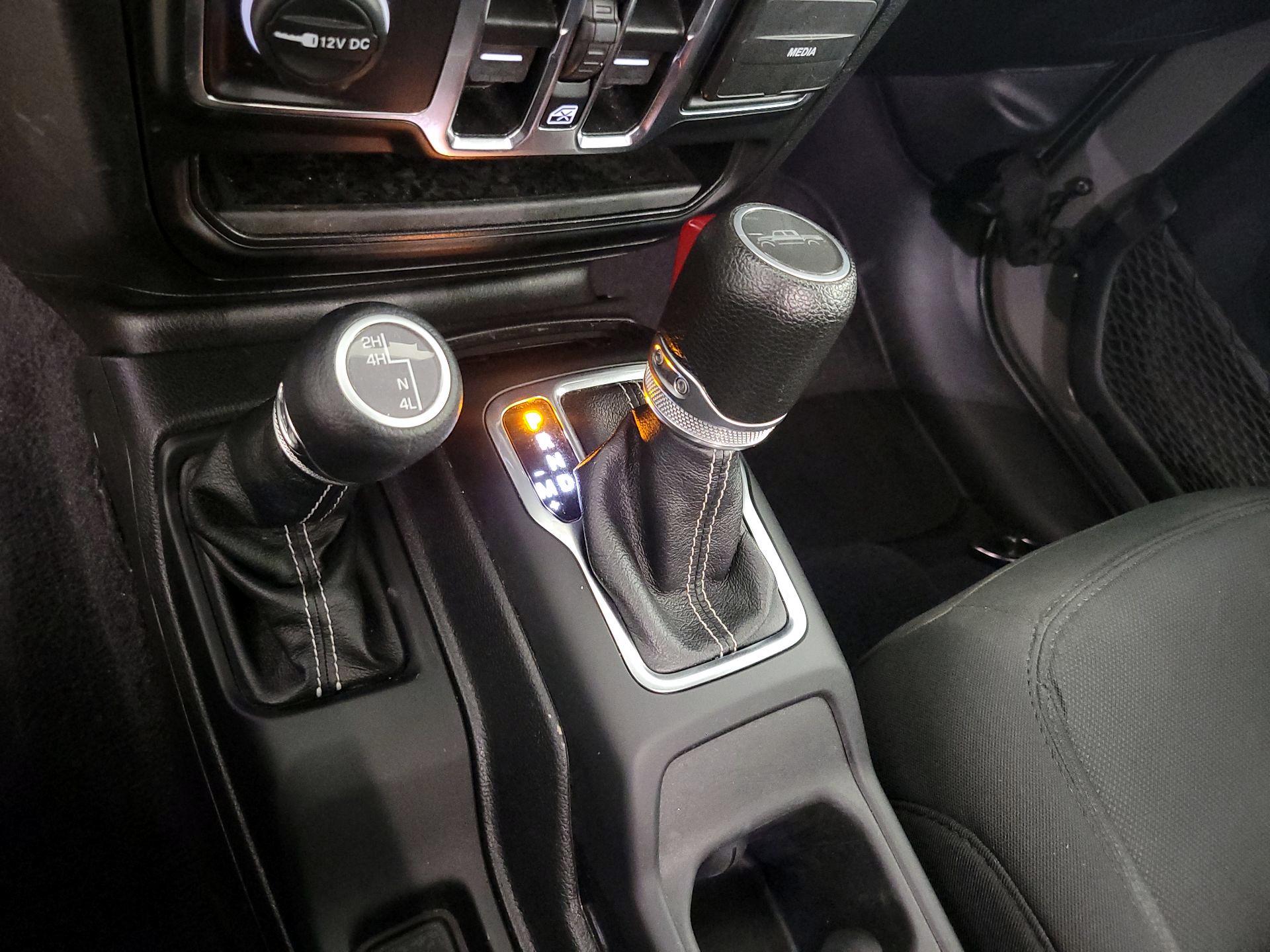 Thumbnail: 2023 Jeep Gladiator - 18