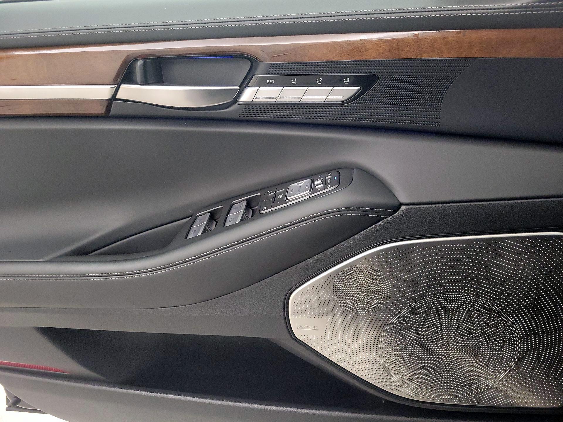 Thumbnail: 2019 Genesis G90 - 12