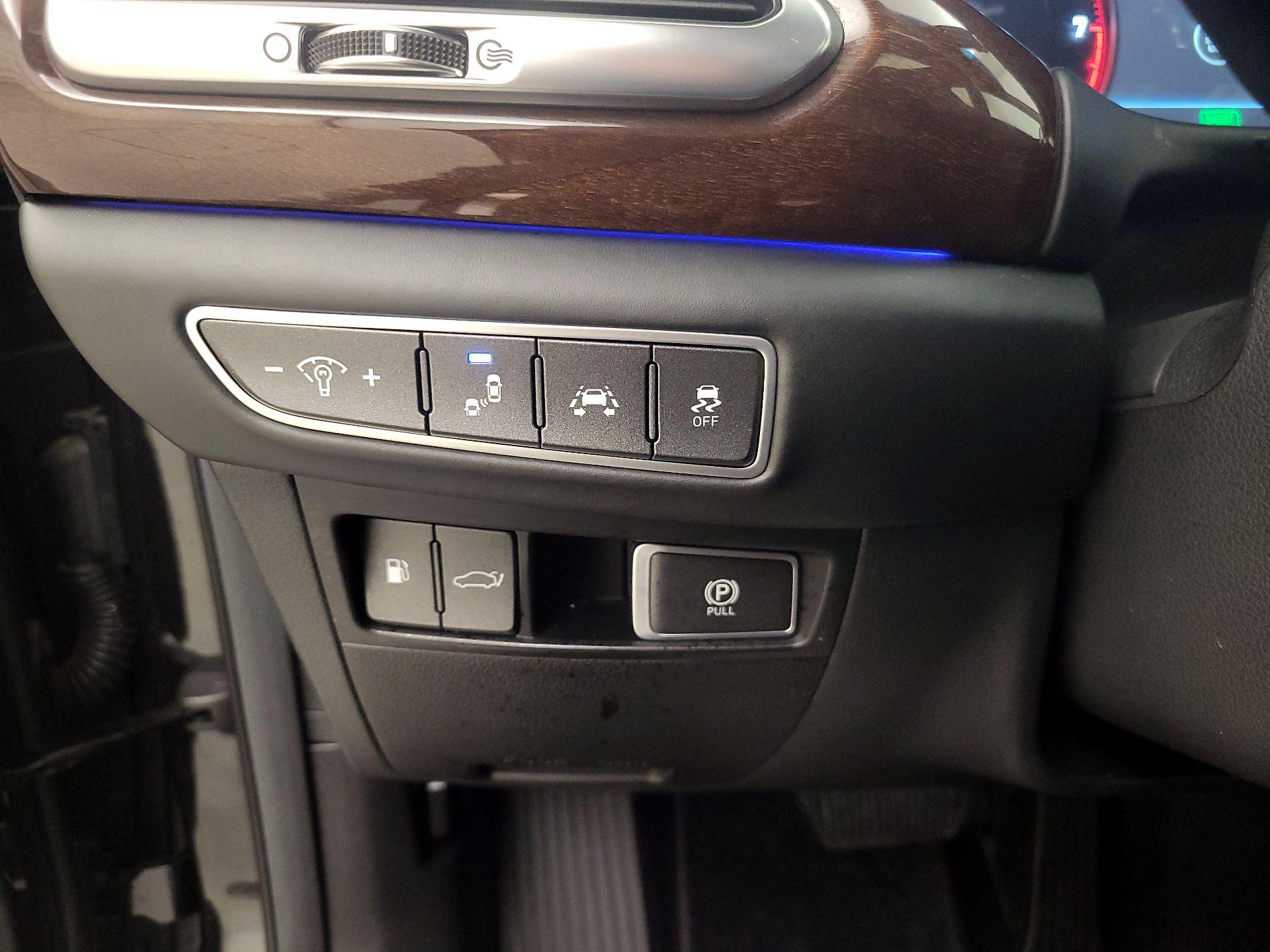 Thumbnail: 2019 Genesis G90 - 13