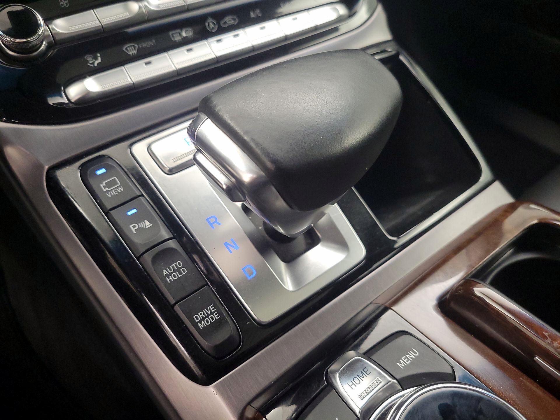 Thumbnail: 2019 Genesis G90 - 18