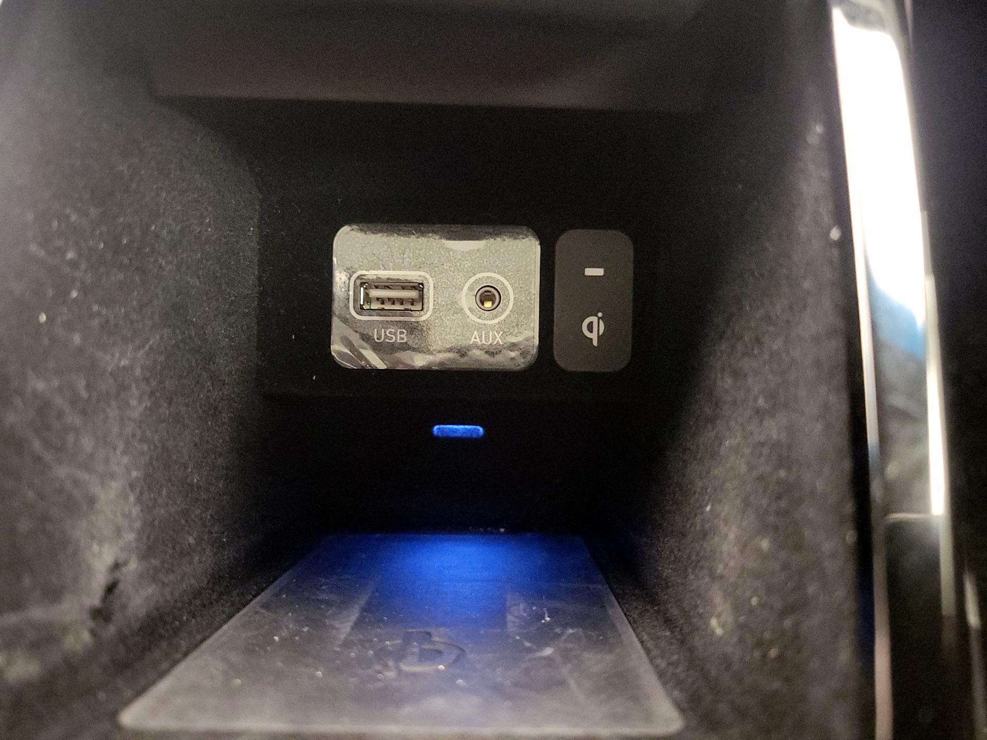 Thumbnail: 2019 Genesis G90 - 19