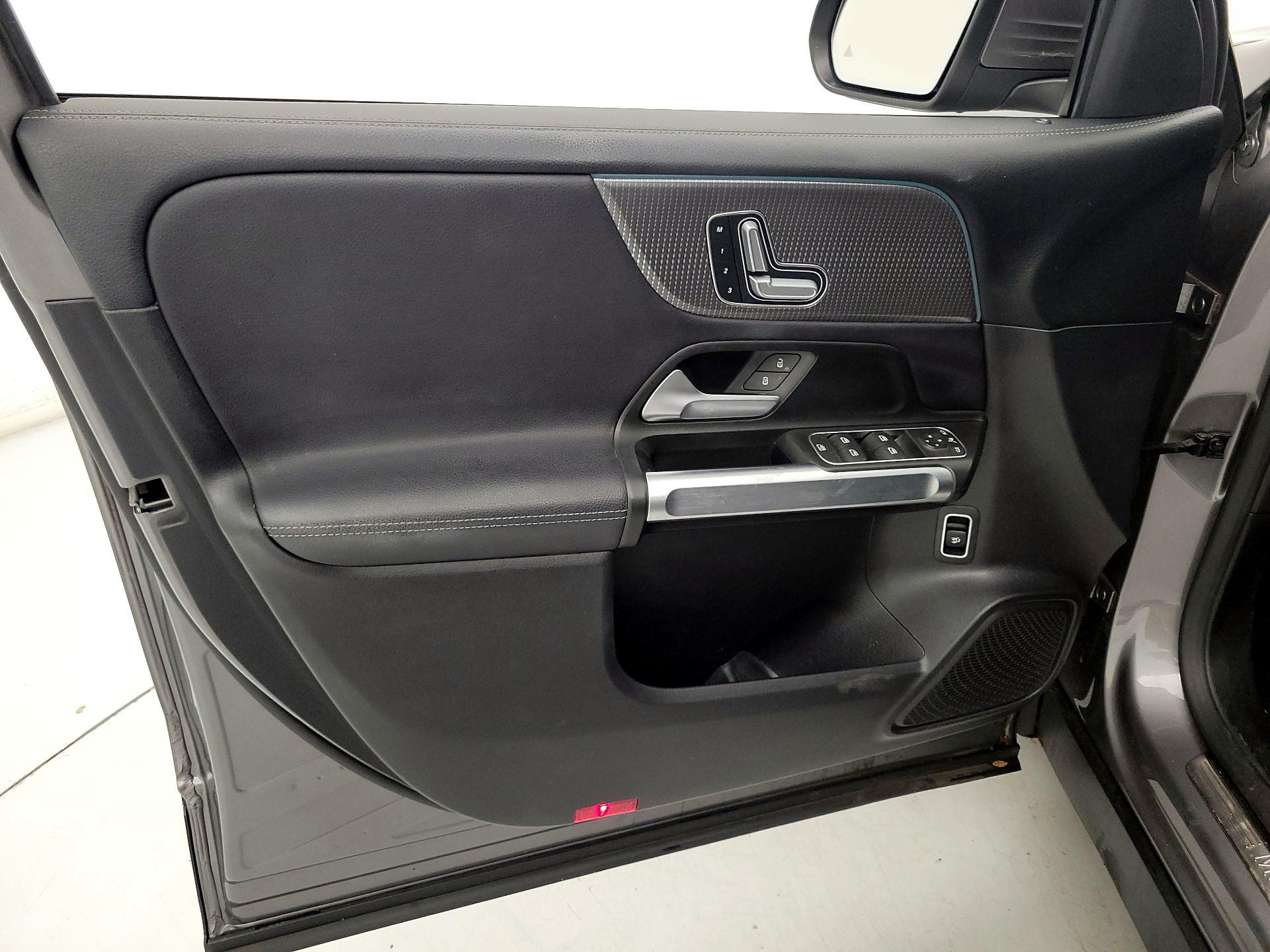 Thumbnail: 2021 Mercedes-Benz GLB - 12