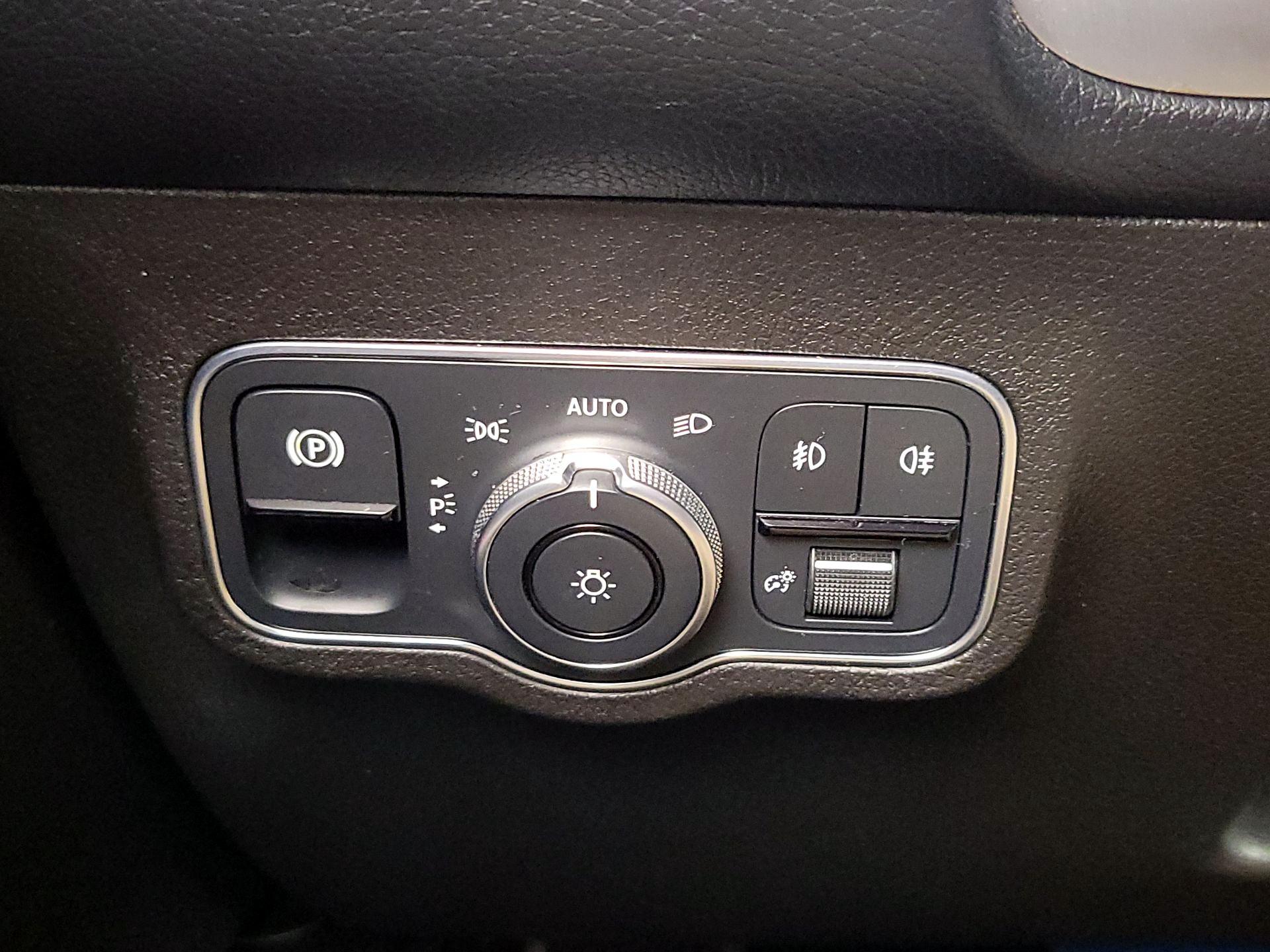 Thumbnail: 2021 Mercedes-Benz GLB - 13