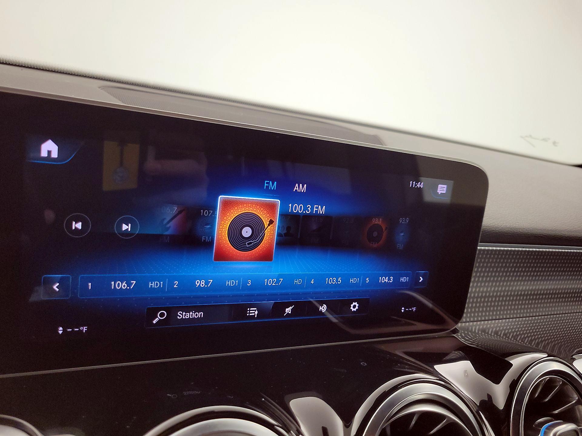 Thumbnail: 2021 Mercedes-Benz GLB - 15