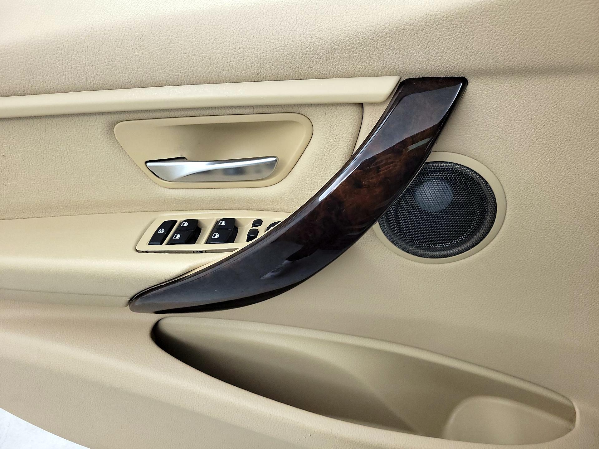 Thumbnail: 2015 BMW 3 Series - 12