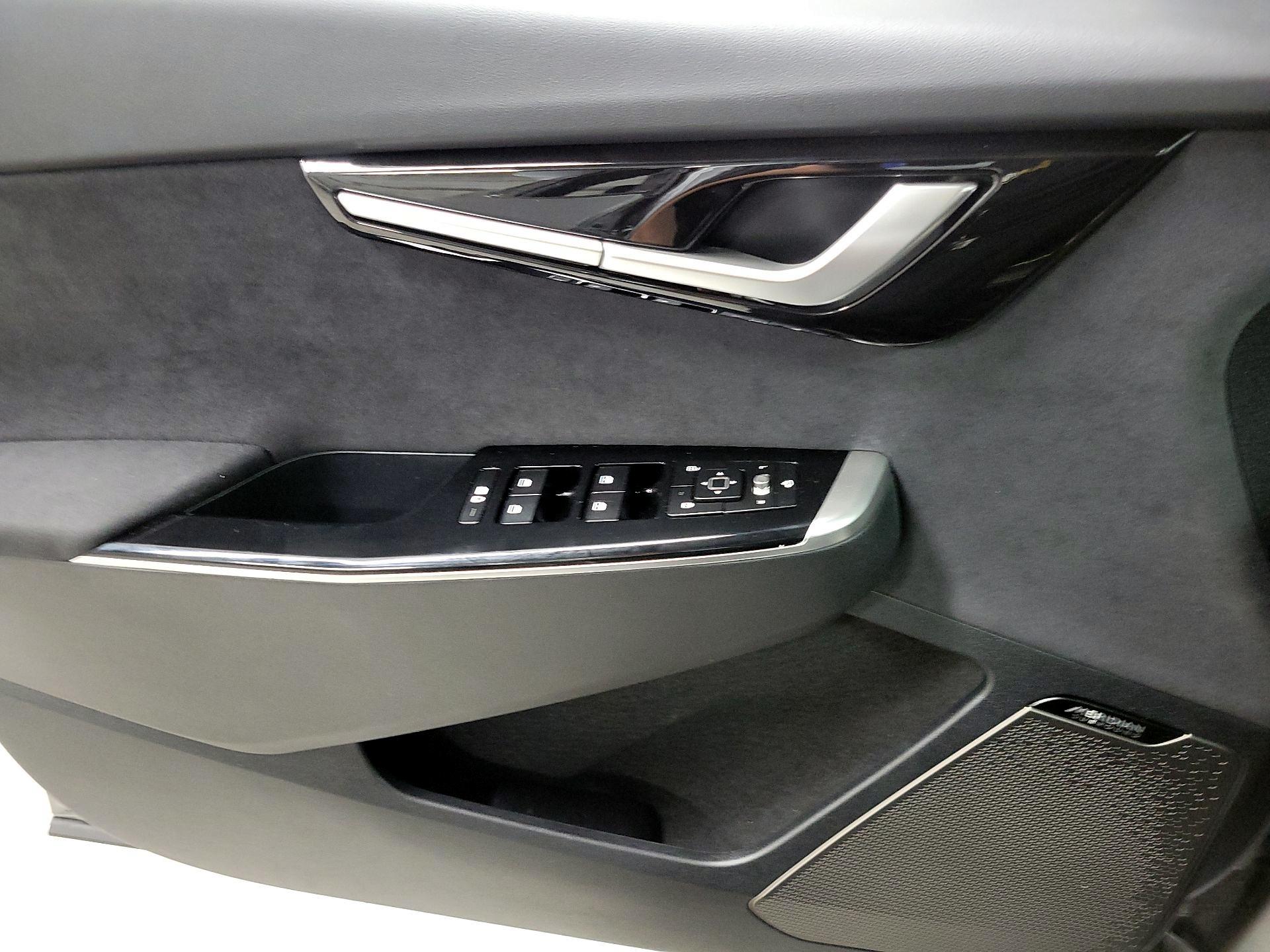 Thumbnail: 2024 Kia EV6 - 12