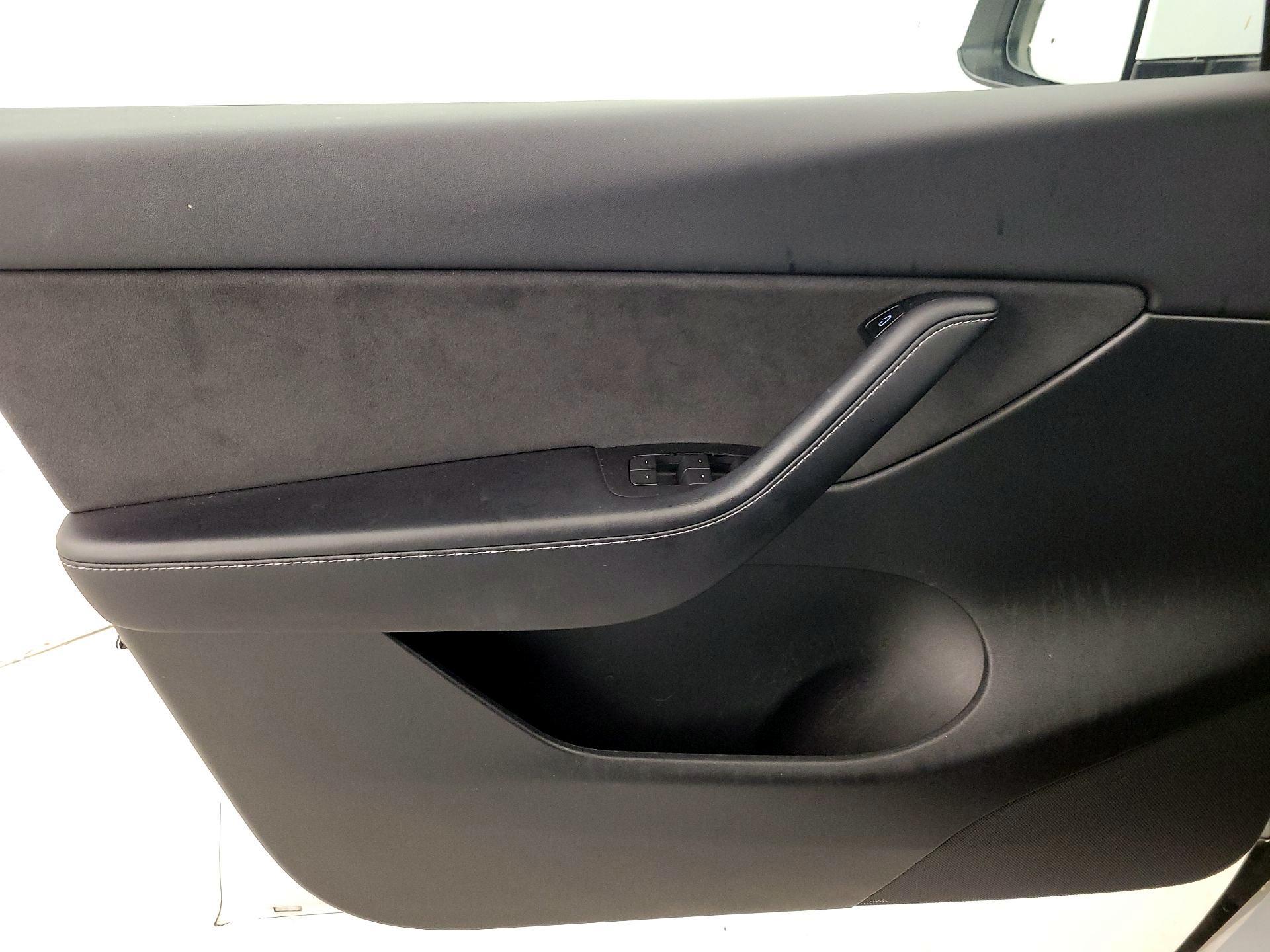 Thumbnail: 2022 Tesla Model Y - 12