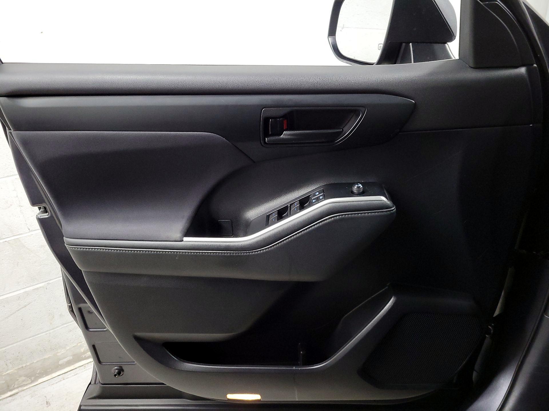 Thumbnail: 2021 Toyota Highlander - 12