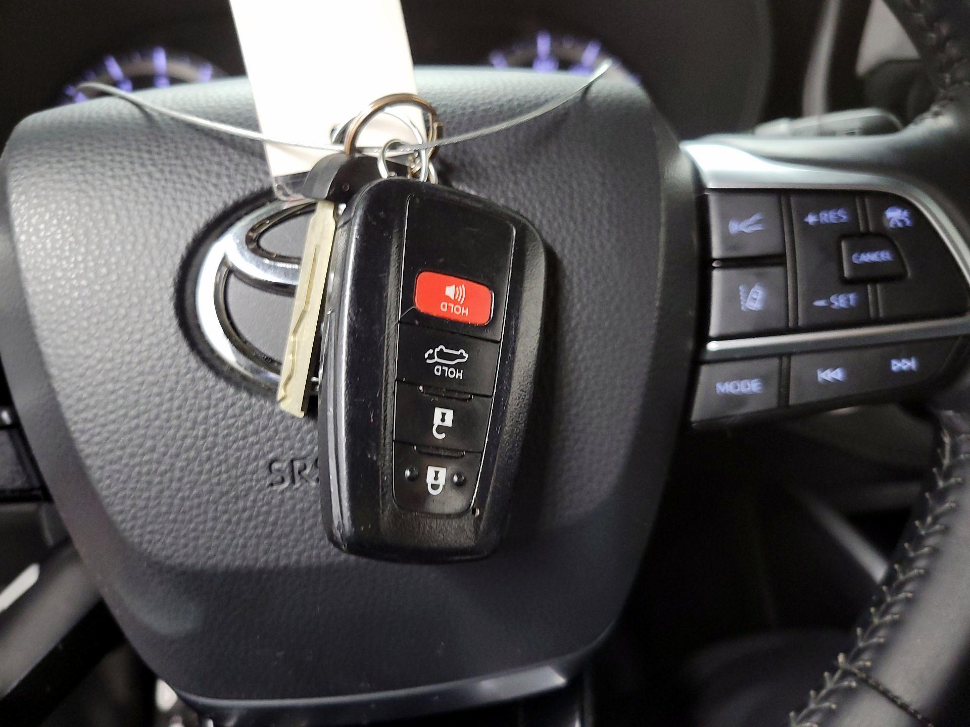 Thumbnail: 2021 Toyota Highlander - 20