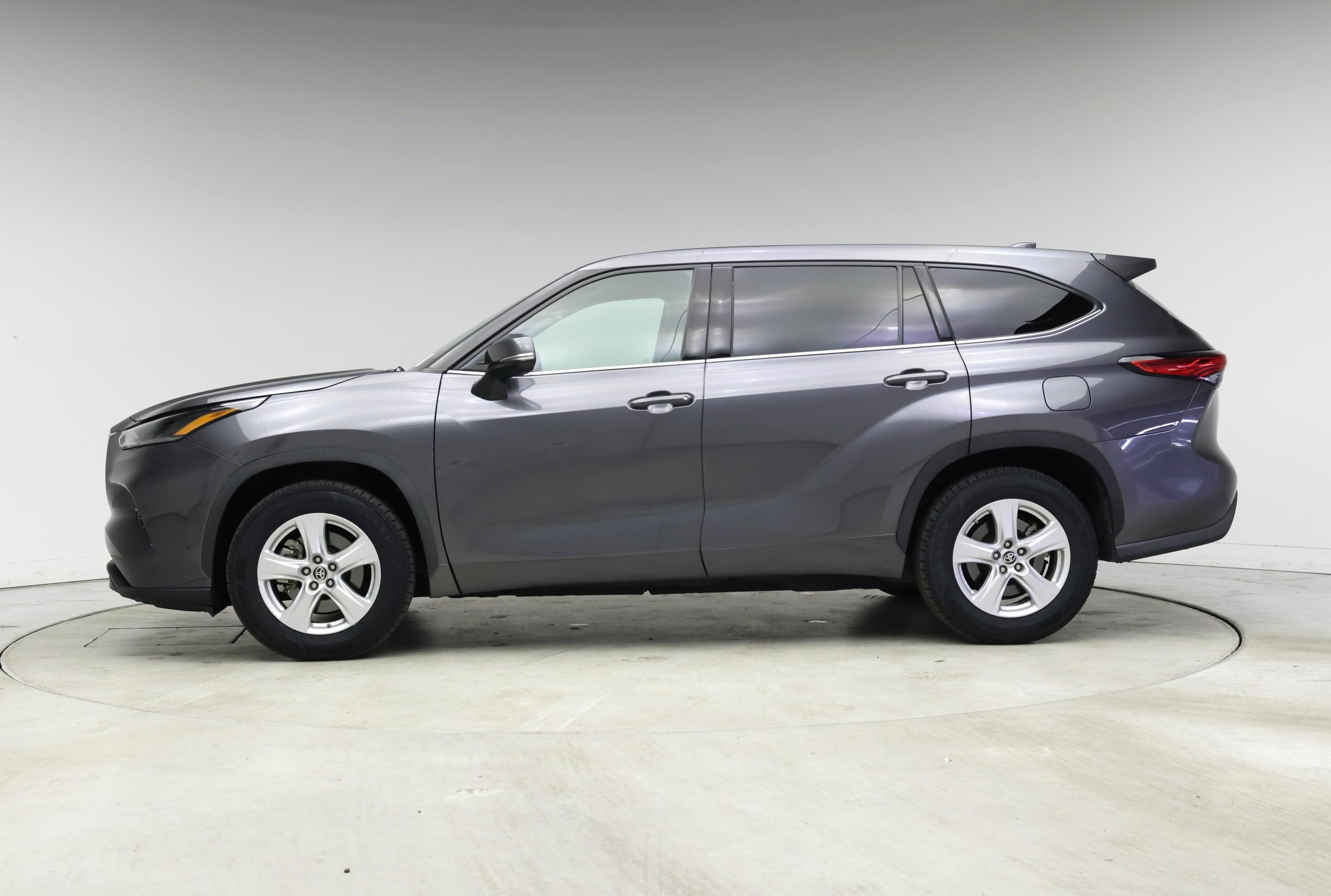 Thumbnail: 2021 Toyota Highlander - 3