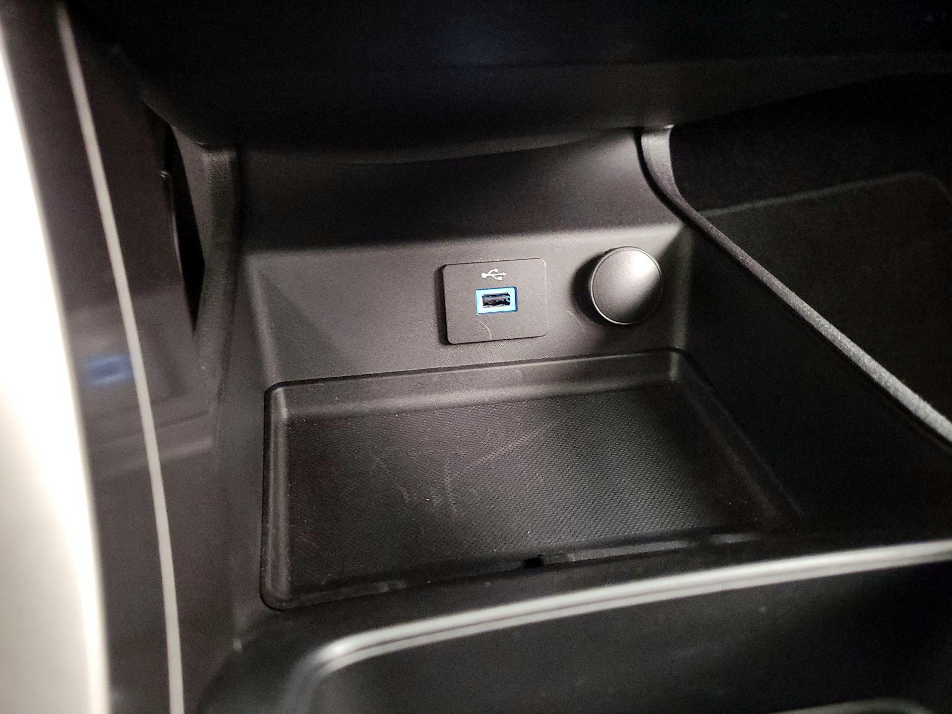 Thumbnail: 2017 Ford Fusion - 18