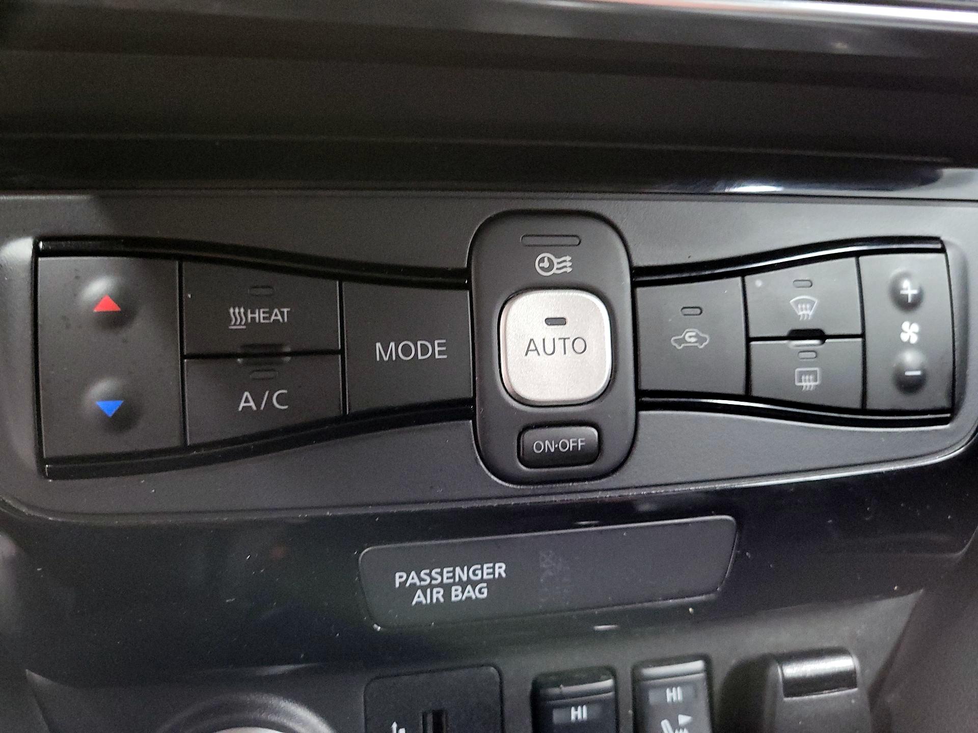 Thumbnail: 2019 Nissan Leaf - 16