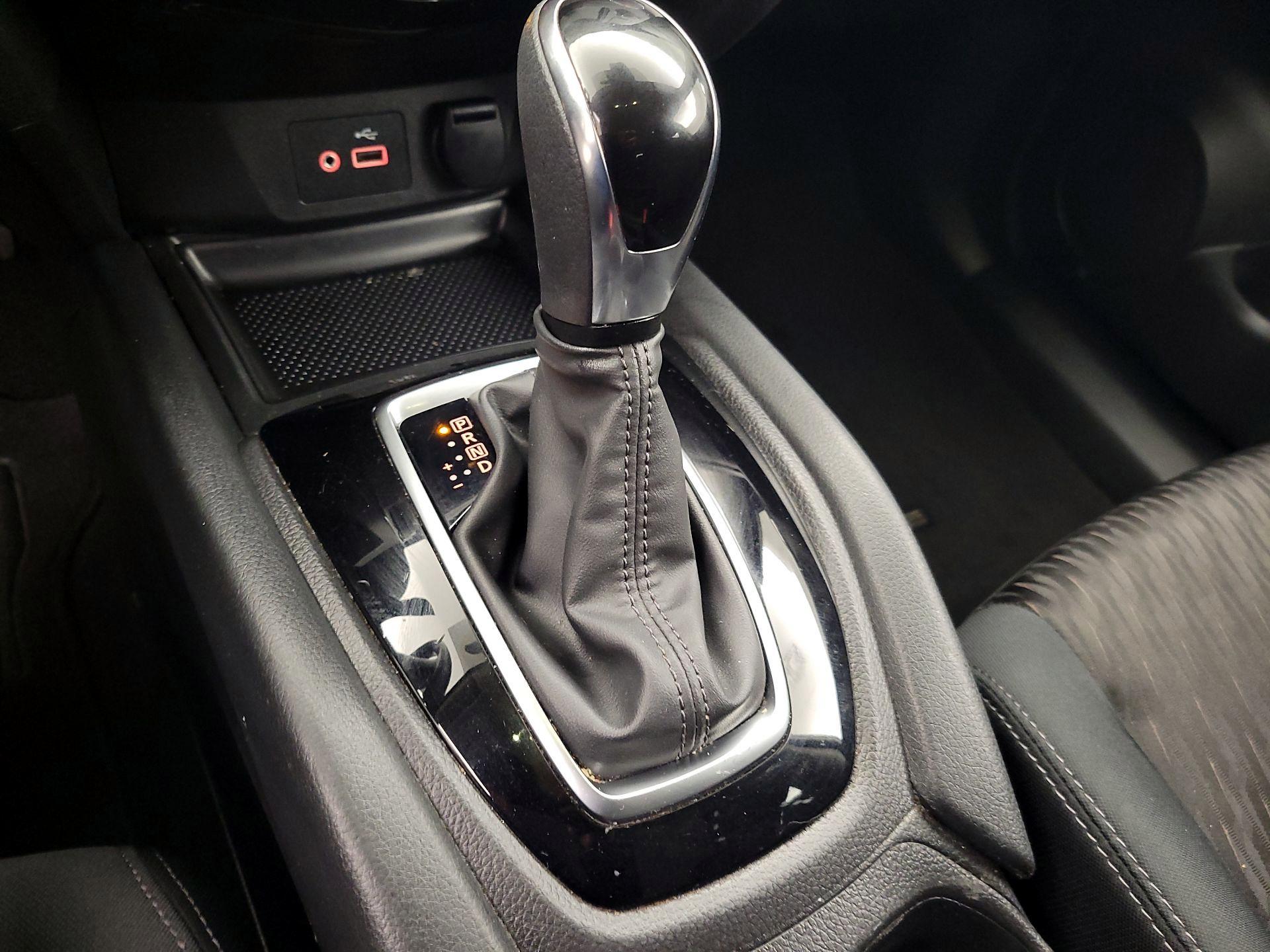 Thumbnail: 2019 Nissan Rogue - 17