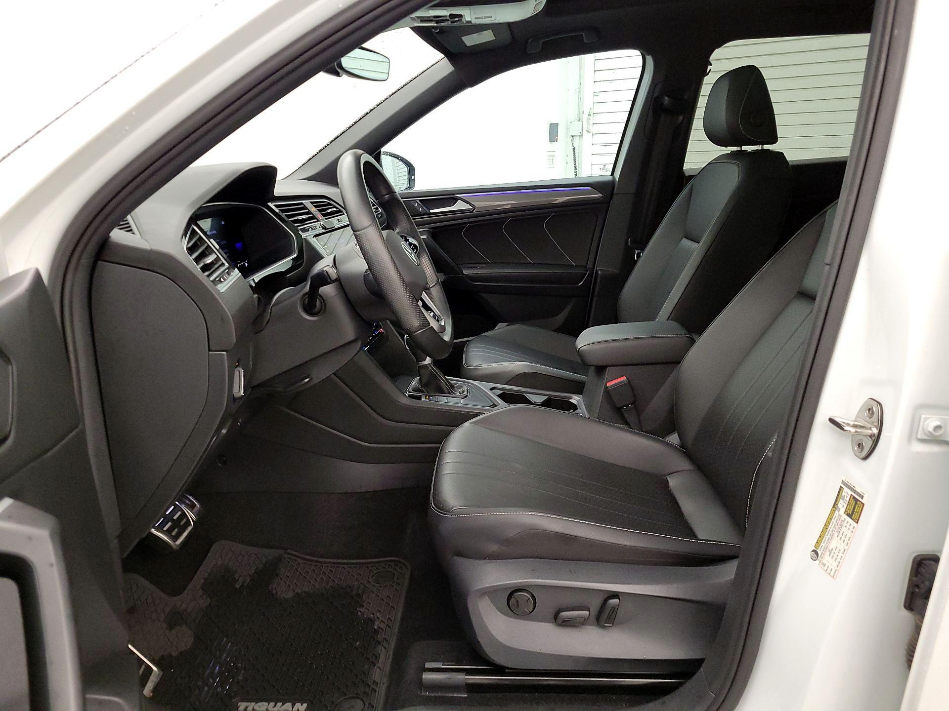 Thumbnail: 2023 Volkswagen Tiguan - 11