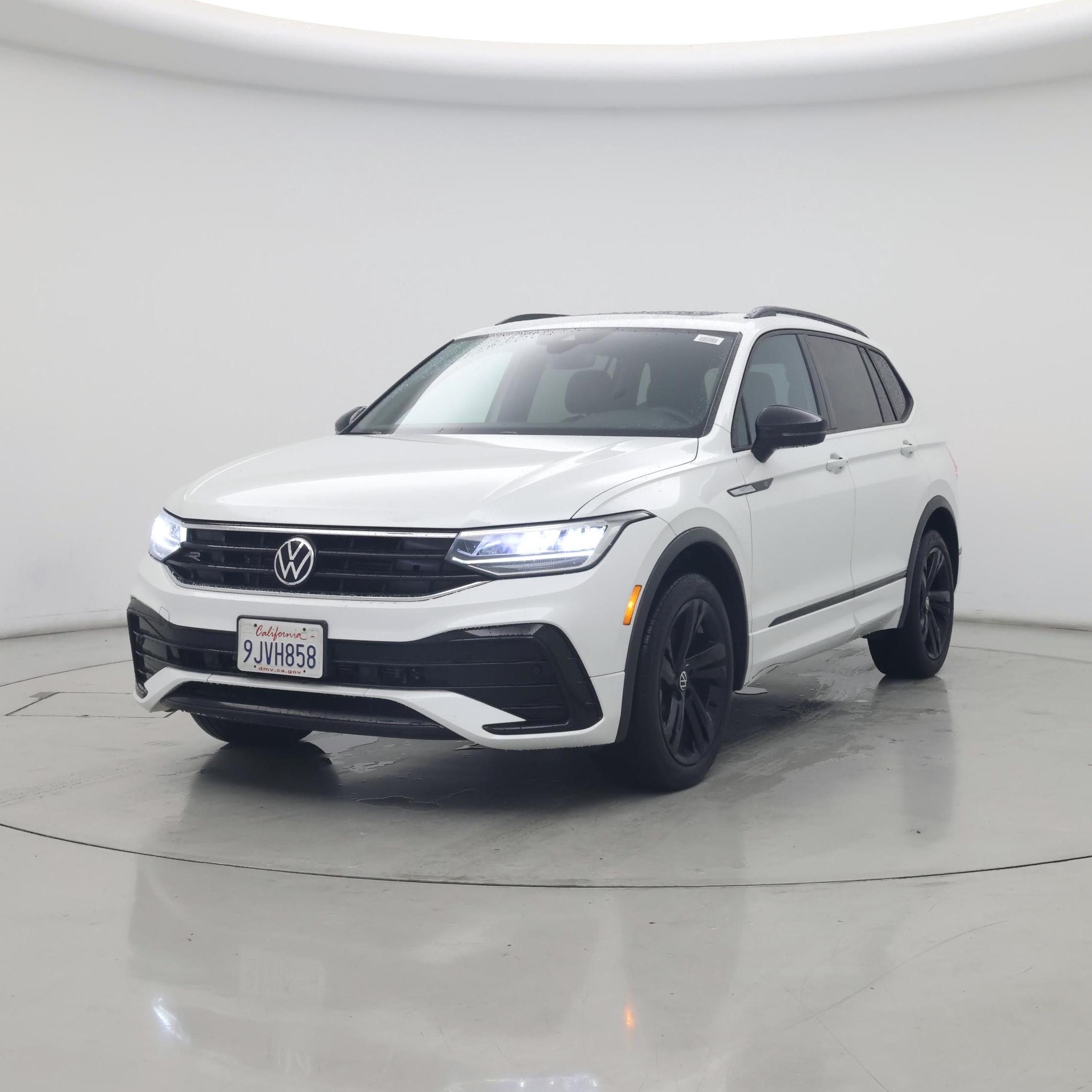 Thumbnail: 2023 Volkswagen Tiguan - 4