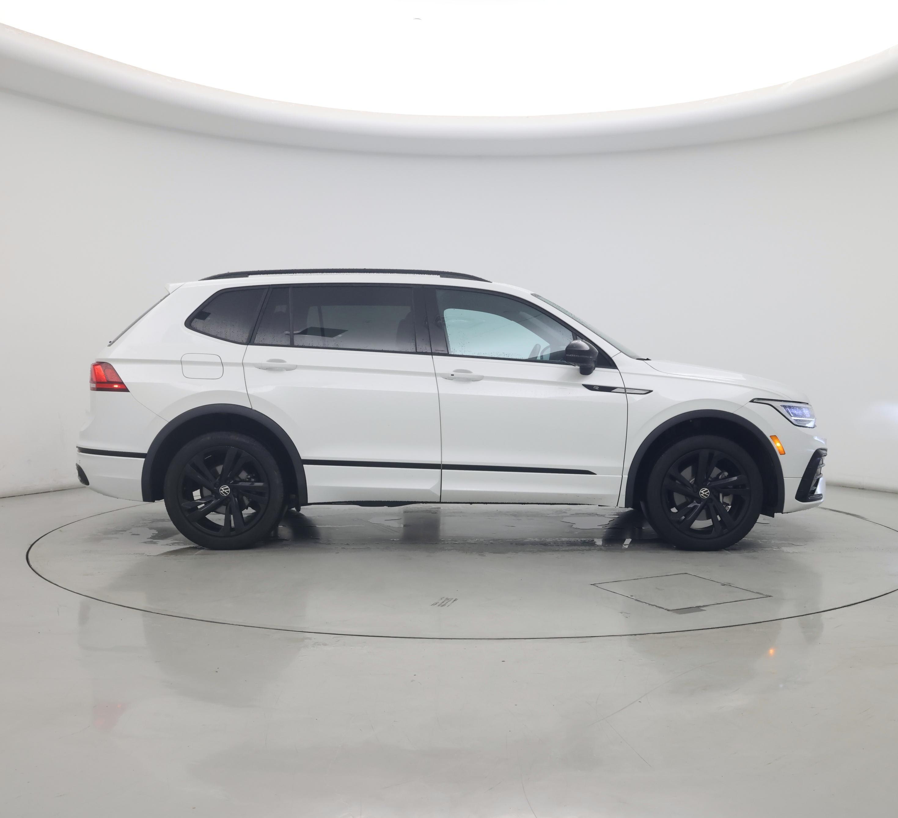 Thumbnail: 2023 Volkswagen Tiguan - 7