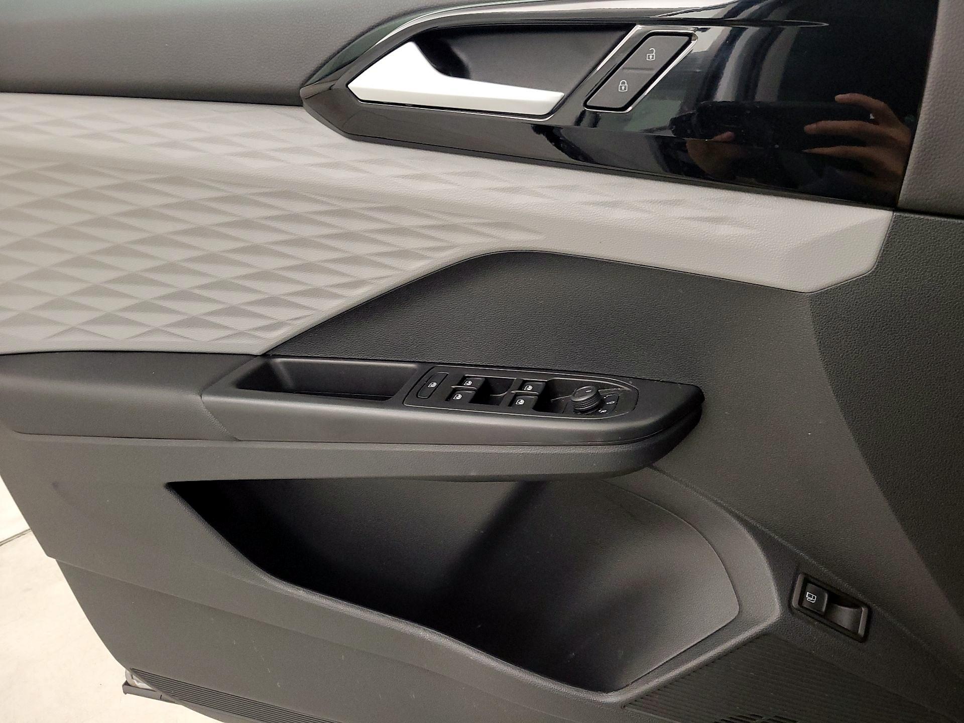 Thumbnail: 2023 Volkswagen Taos - 12