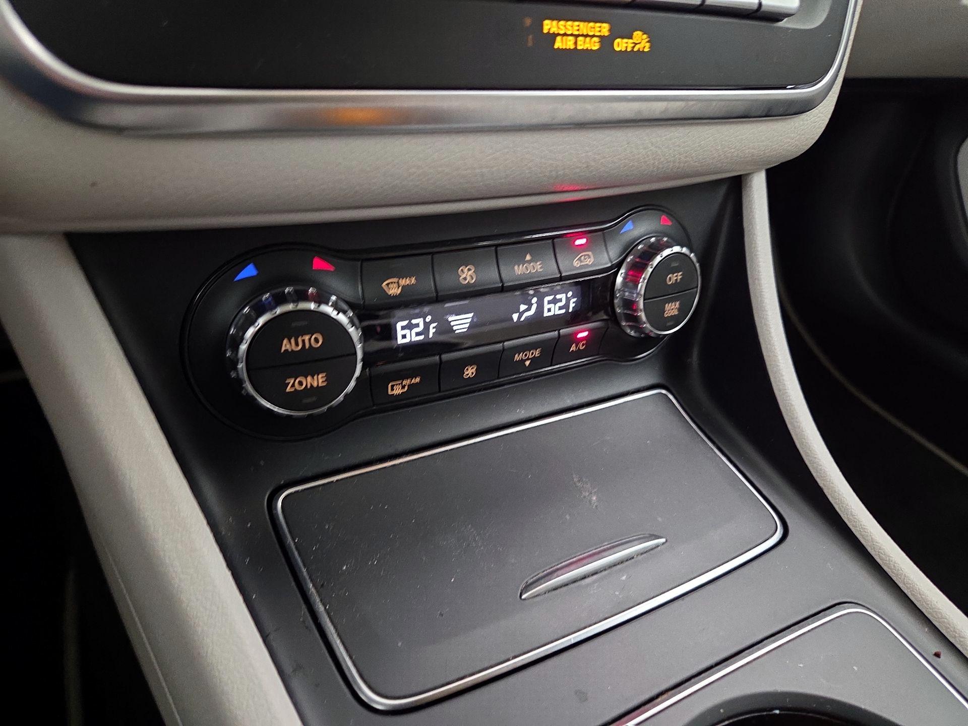 Thumbnail: 2020 Mercedes-Benz GLA - 16