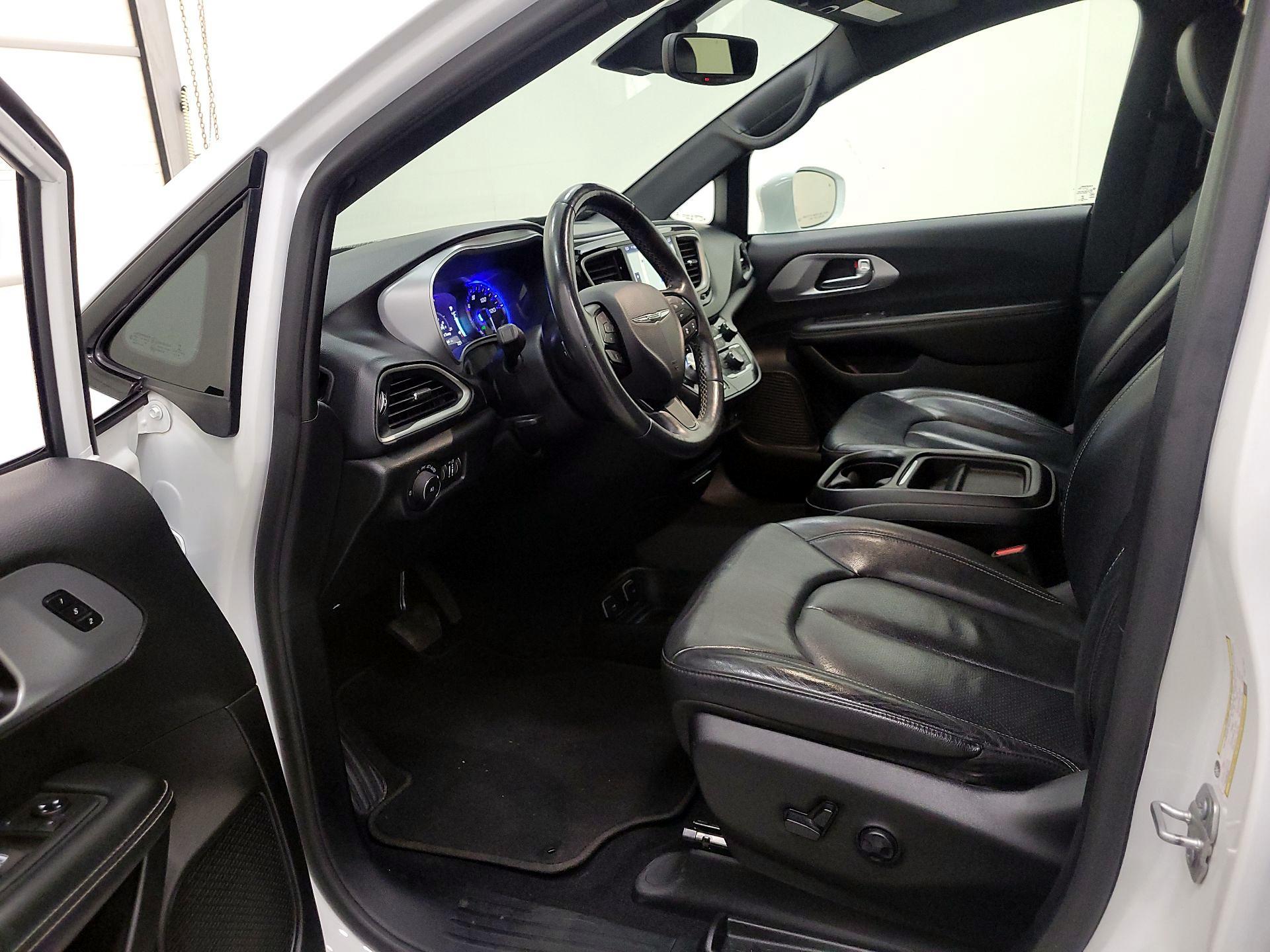 Thumbnail: 2020 Chrysler Pacifica - 11