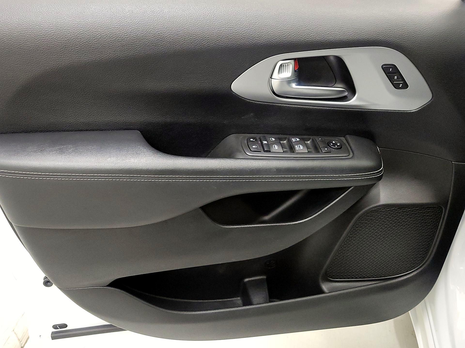 Thumbnail: 2020 Chrysler Pacifica - 12