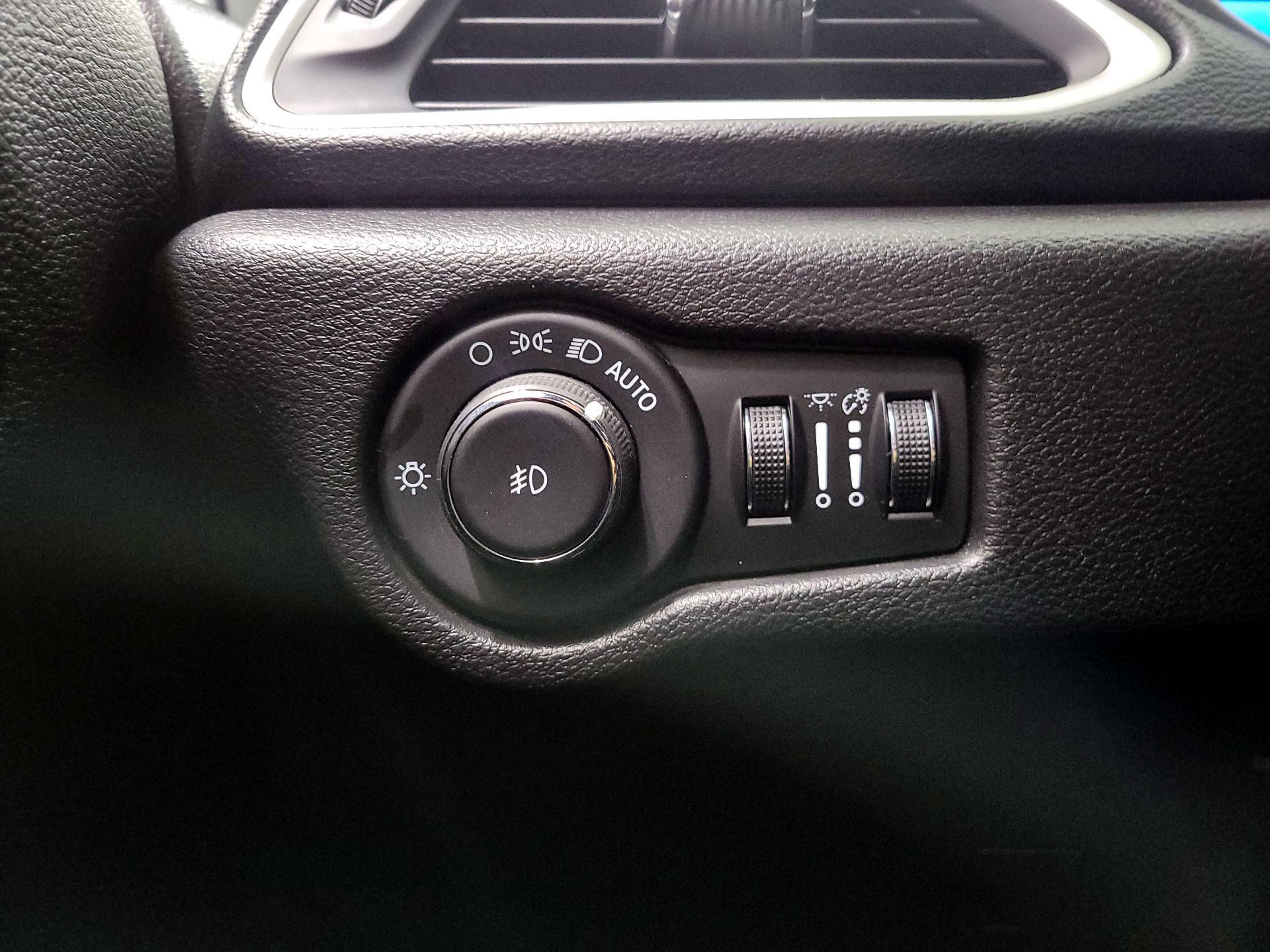 Thumbnail: 2020 Chrysler Pacifica - 13