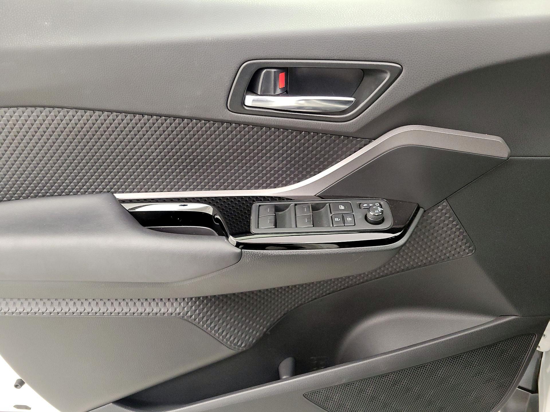 Thumbnail: 2022 Toyota C-HR - 12