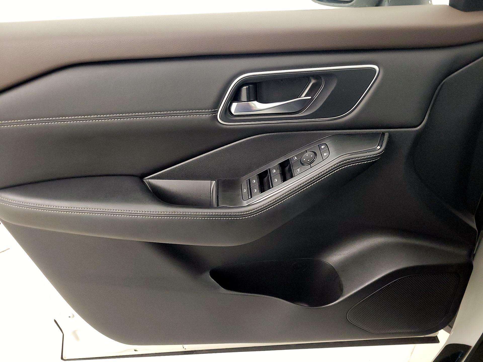 Thumbnail: 2021 Nissan Rogue - 12