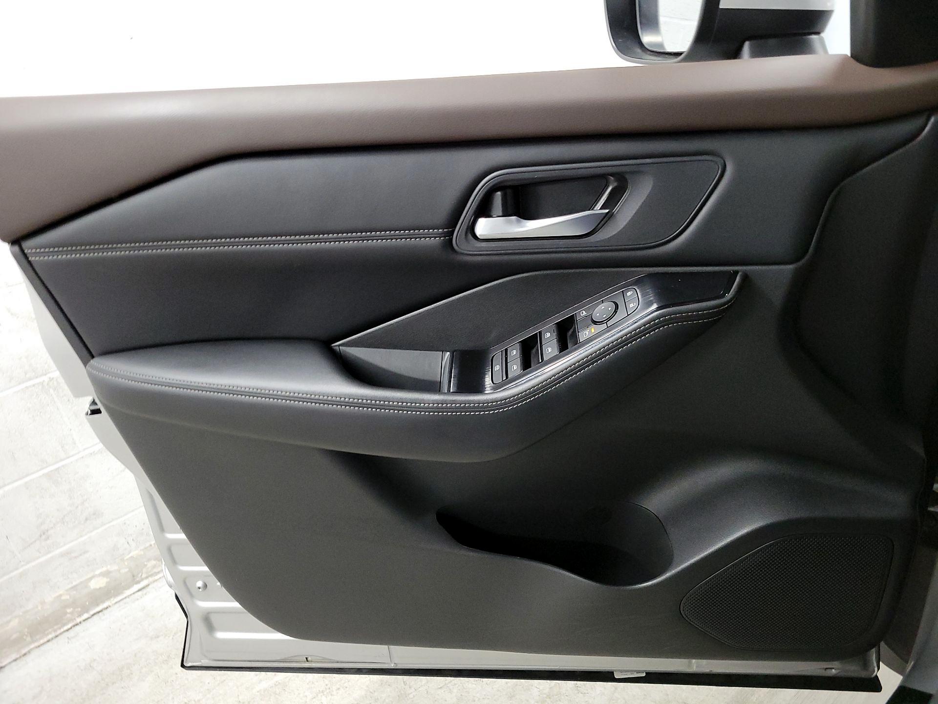 Thumbnail: 2023 Nissan Rogue - 12