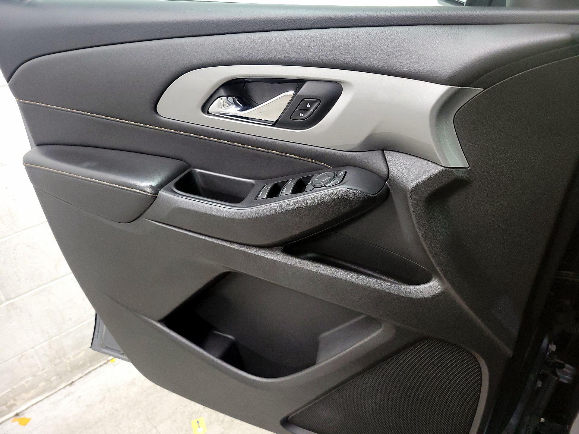 Thumbnail: 2021 Chevrolet Traverse - 12