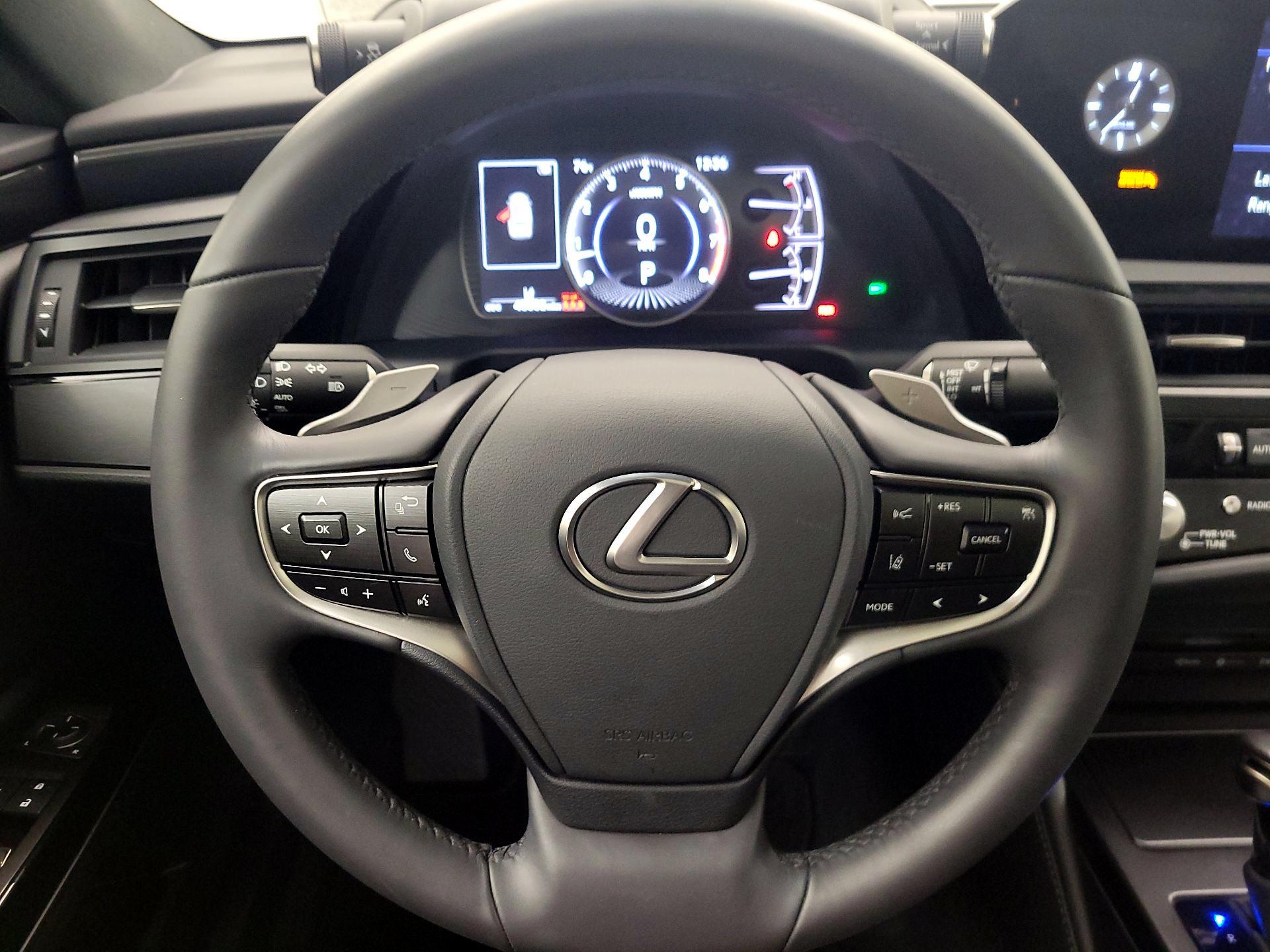 Thumbnail: 2022 Lexus ES - 10