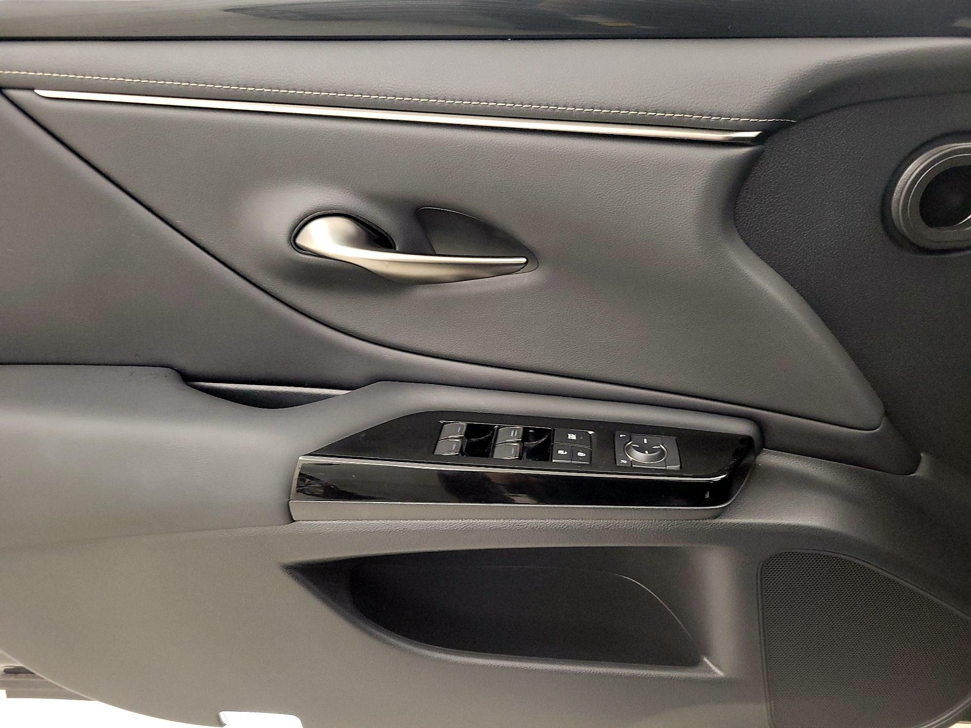 Thumbnail: 2022 Lexus ES - 12