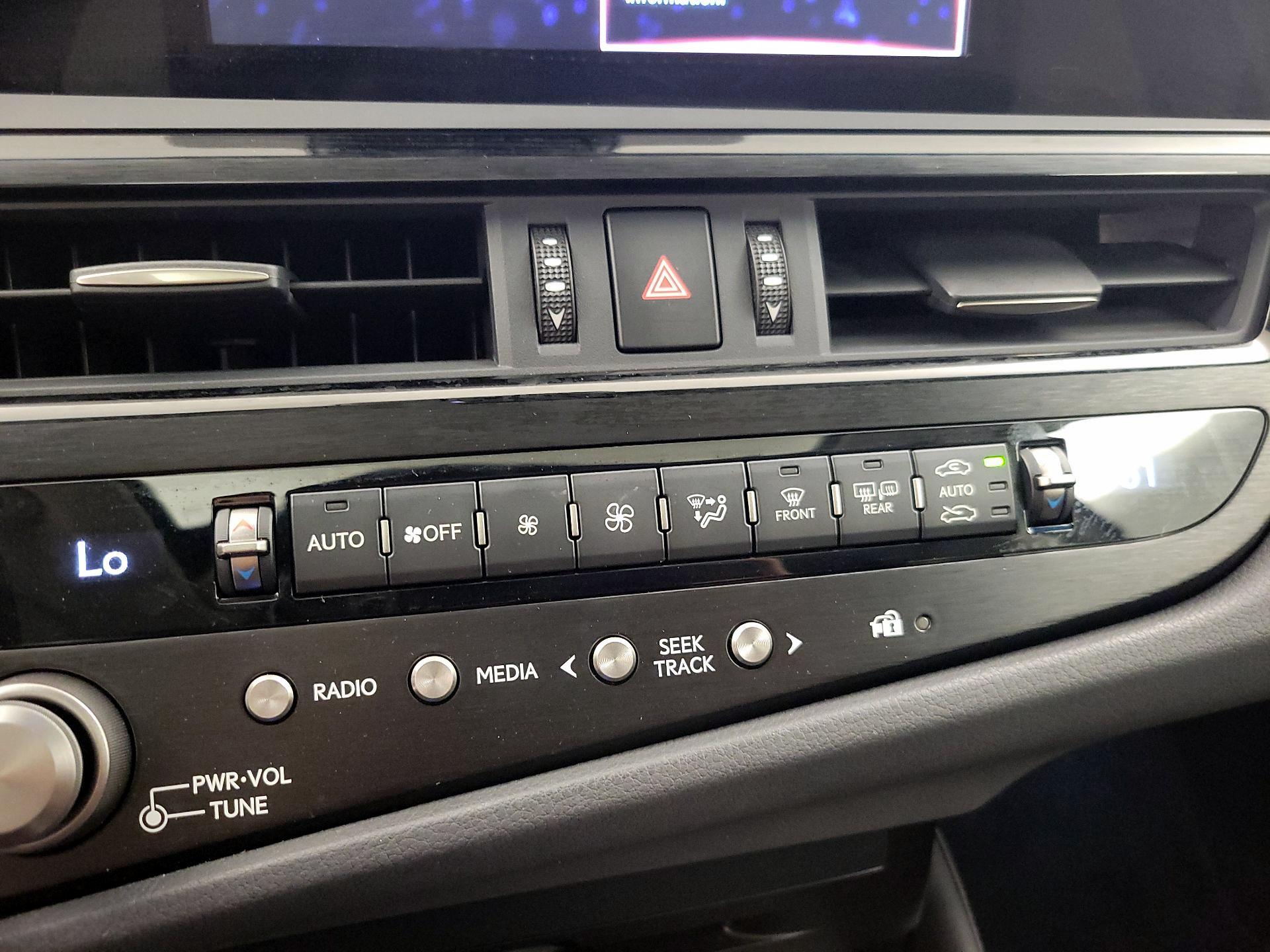 Thumbnail: 2022 Lexus ES - 15