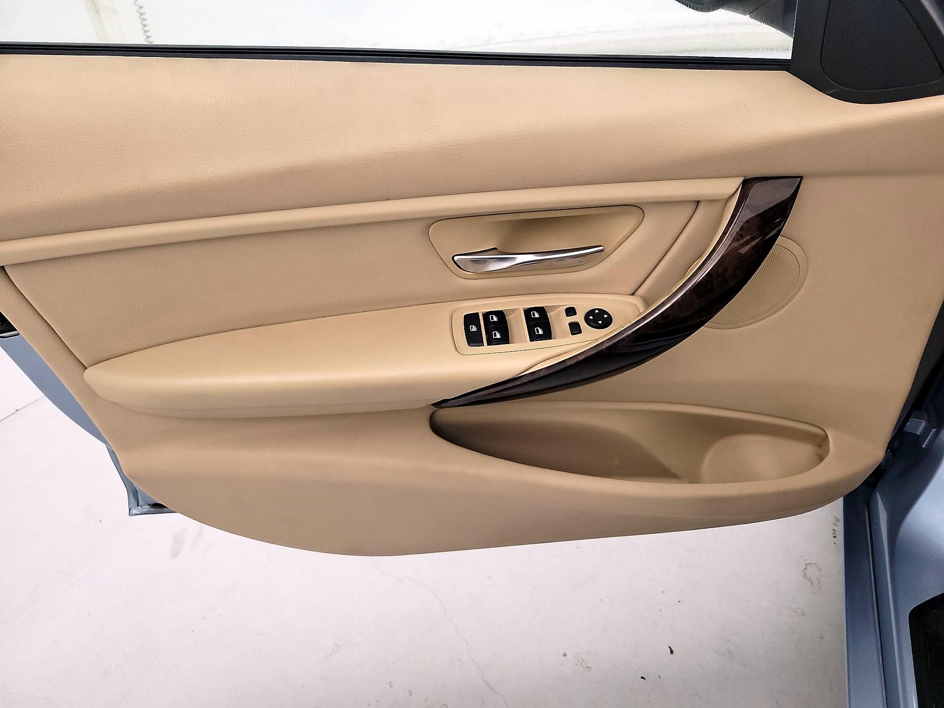 Thumbnail: 2015 BMW 3 Series - 12