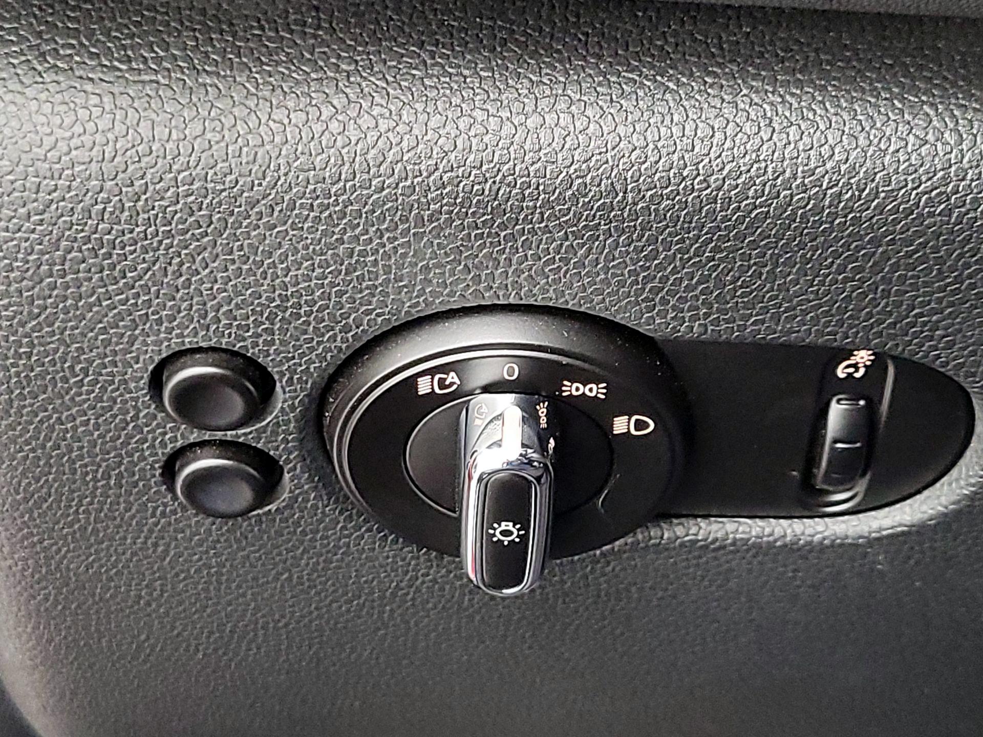 Thumbnail: 2017 MINI Cooper Hardtop - 13