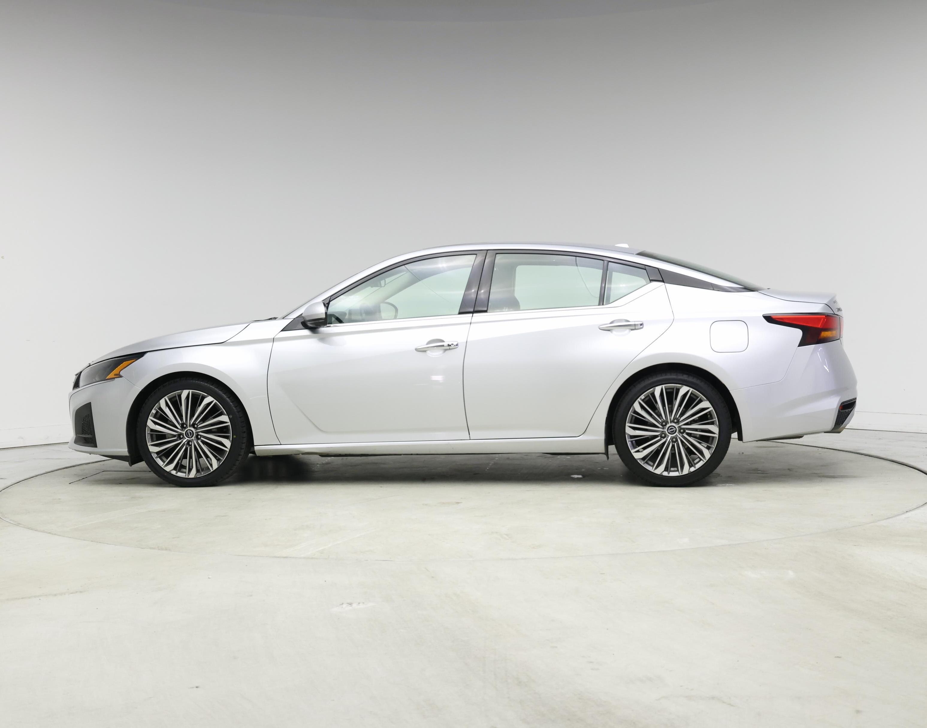 Thumbnail: 2023 Nissan Altima - 3