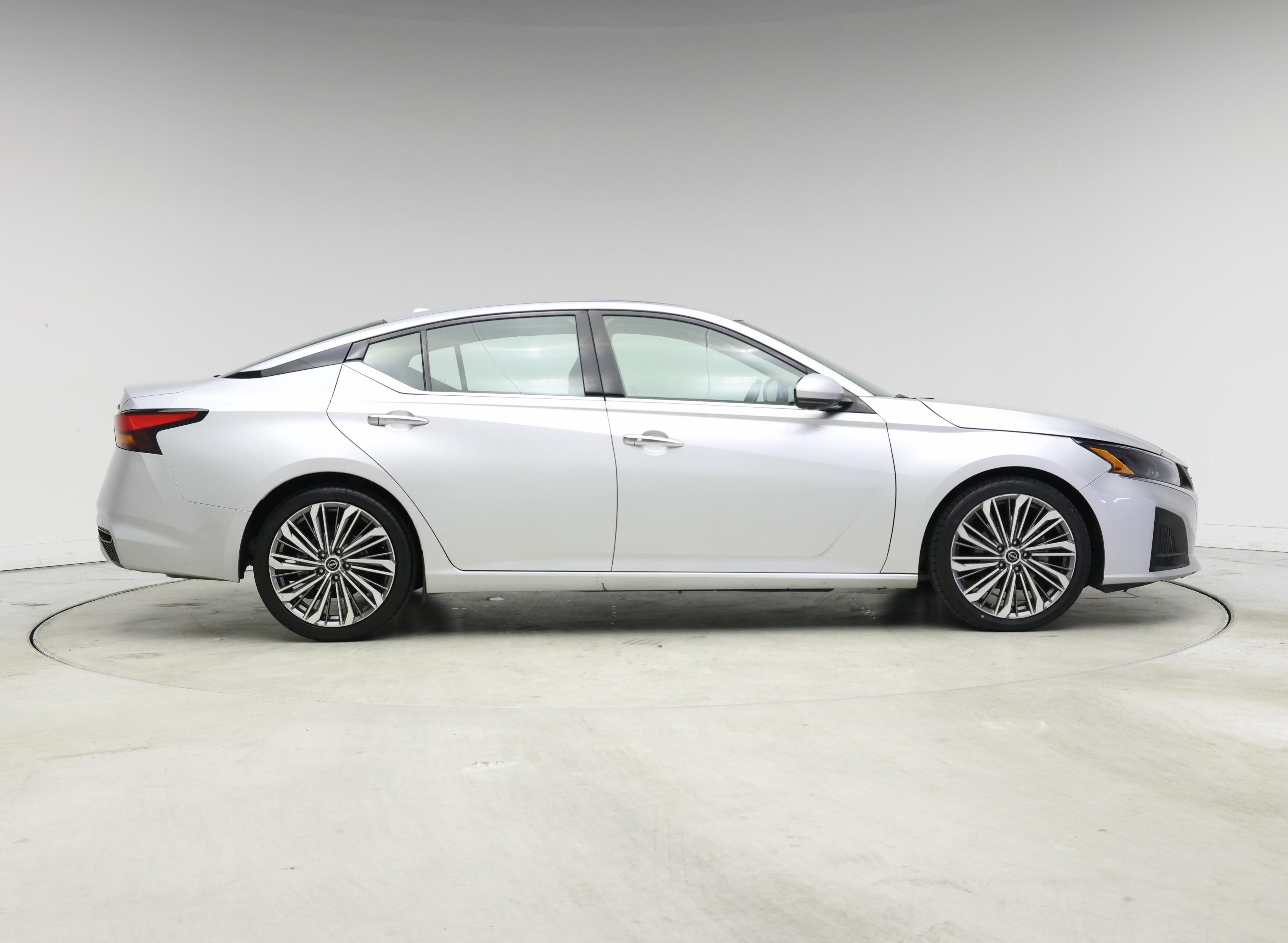 Thumbnail: 2023 Nissan Altima - 7