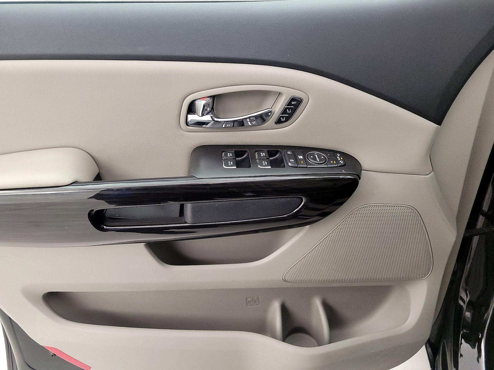 Thumbnail: 2020 Kia Sedona - 12