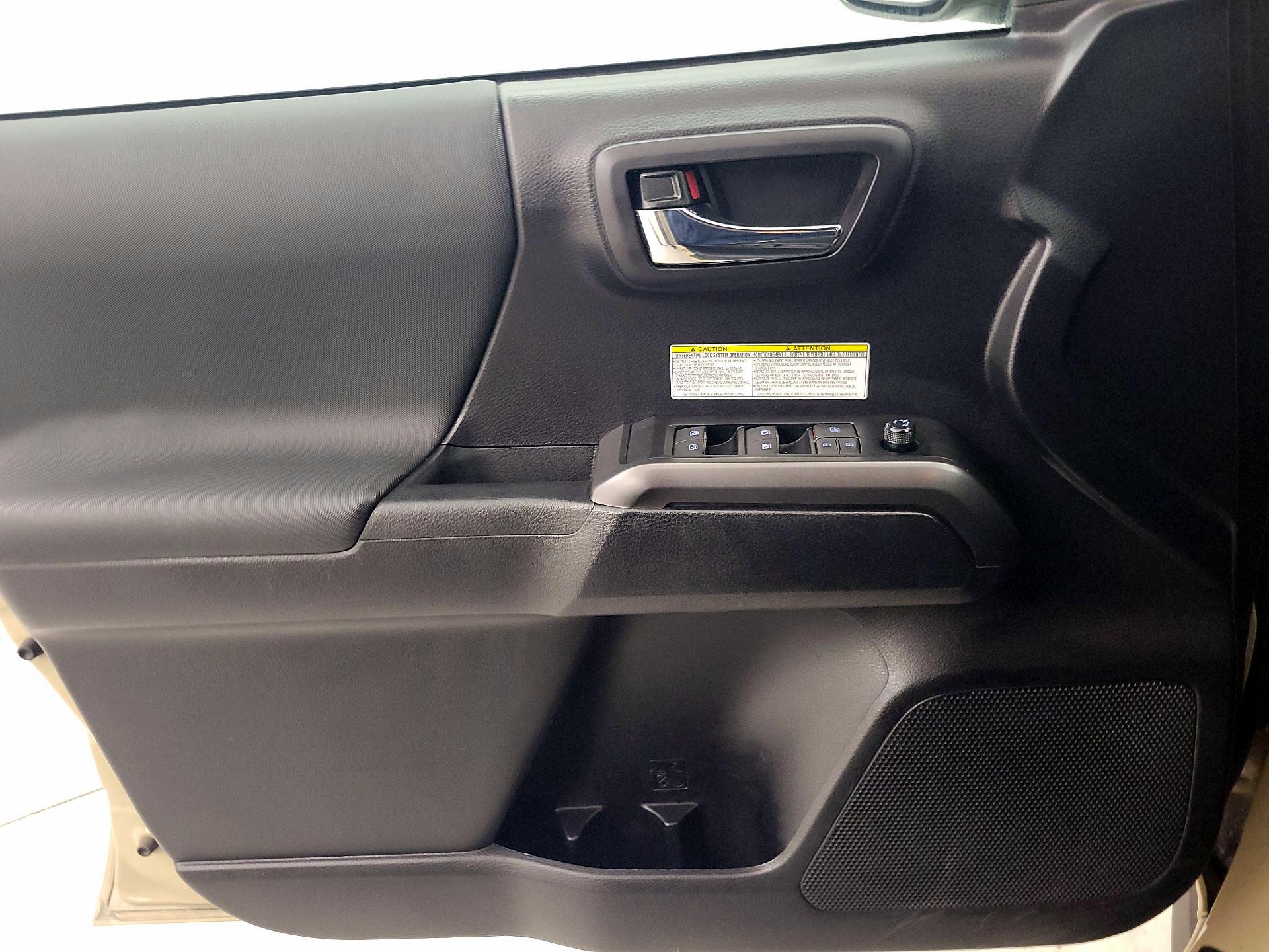 Thumbnail: 2020 Toyota Tacoma - 12