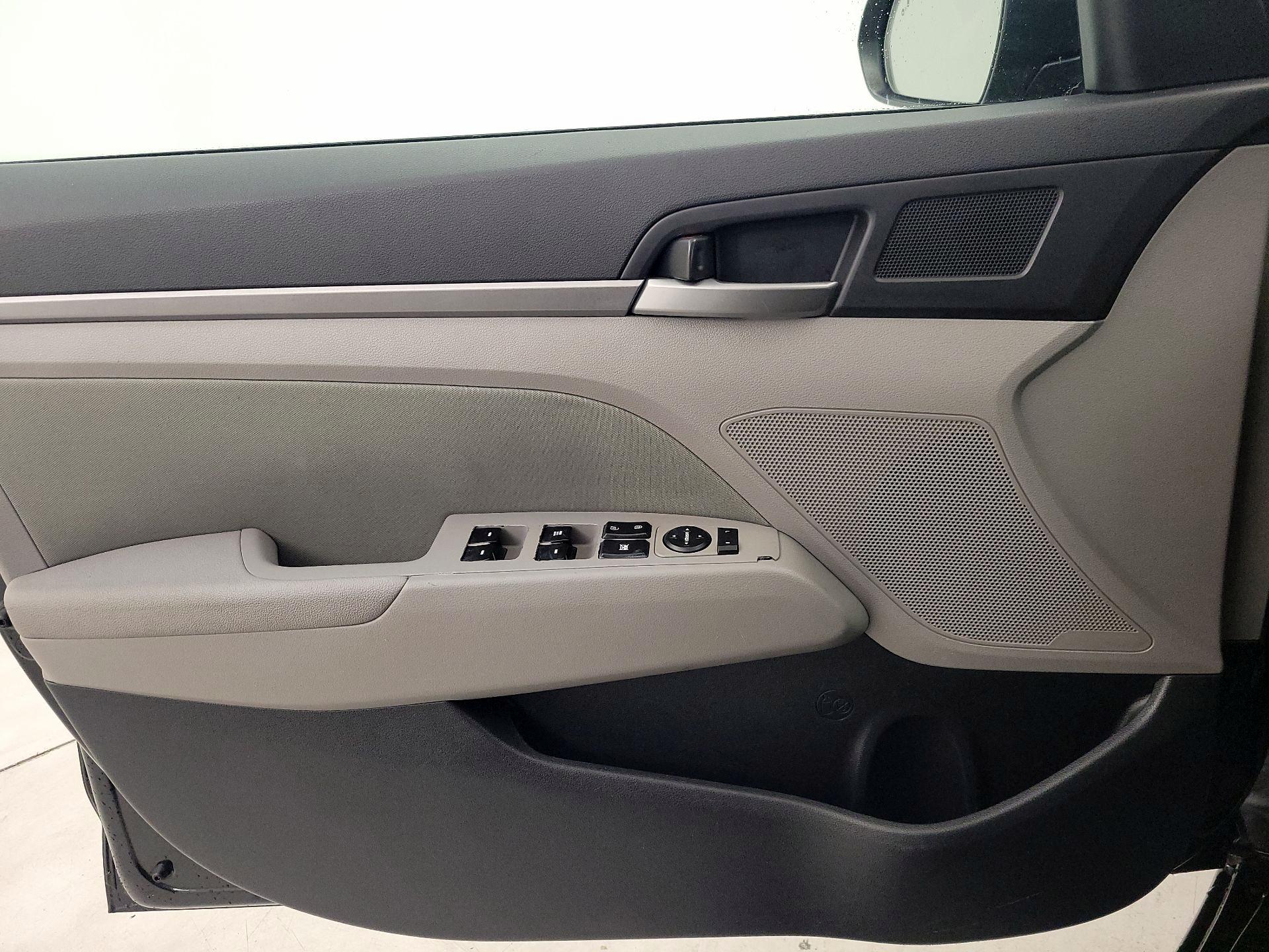 Thumbnail: 2018 Hyundai Elantra - 12