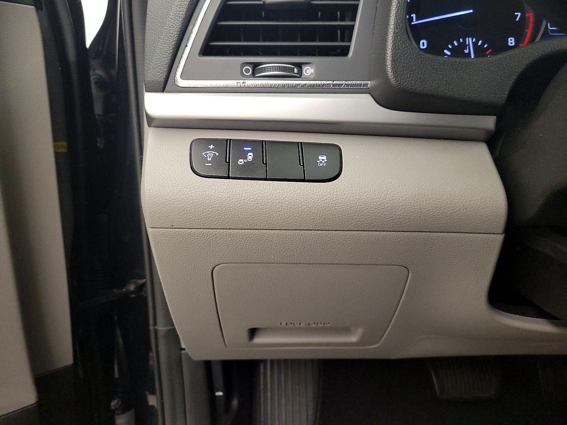 Thumbnail: 2018 Hyundai Elantra - 13