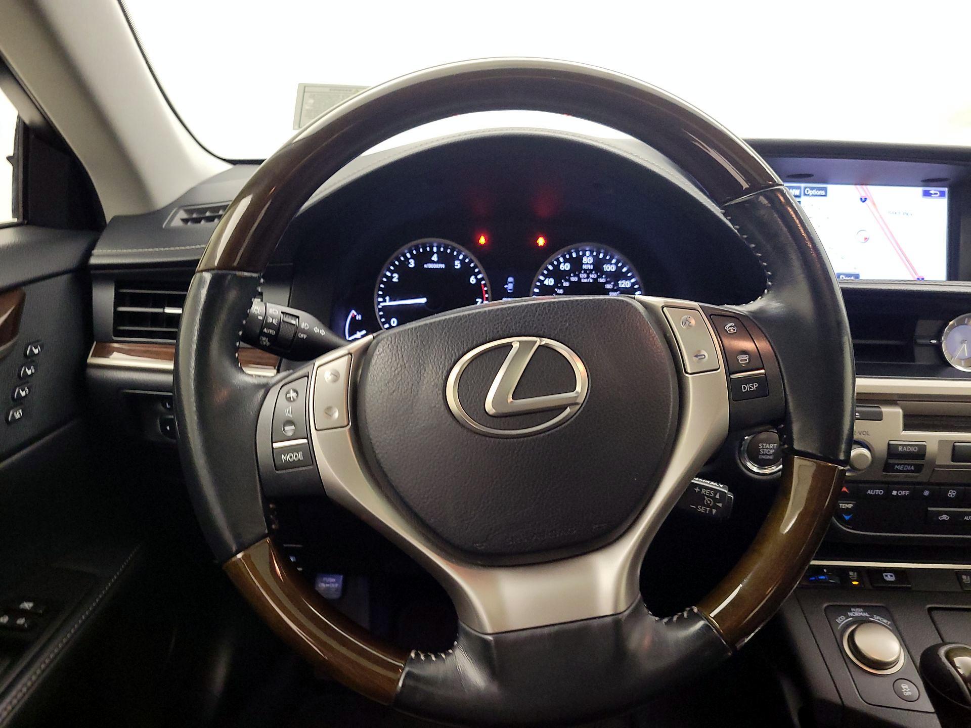 Thumbnail: 2015 Lexus ES - 10